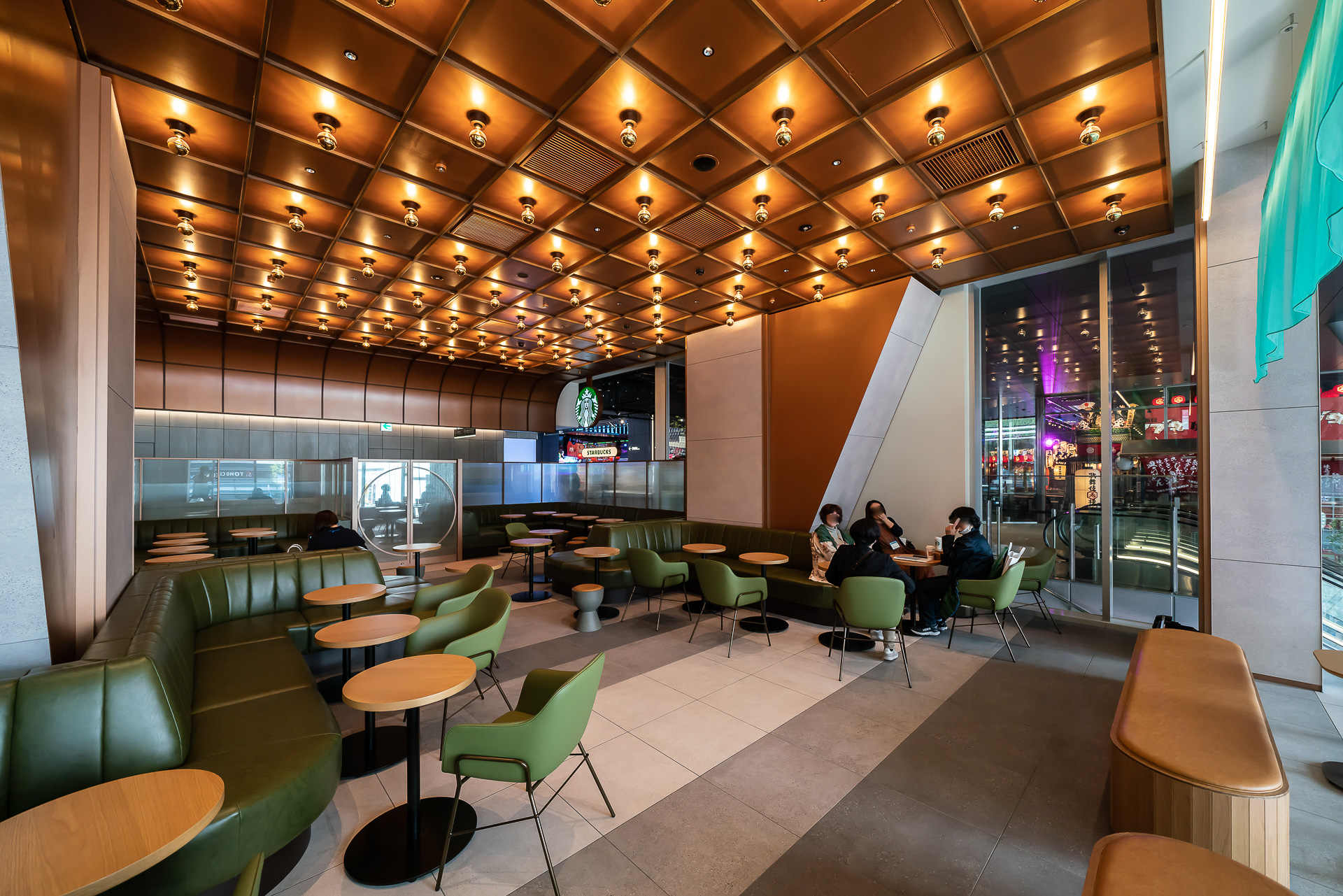 店内の席は2階にある