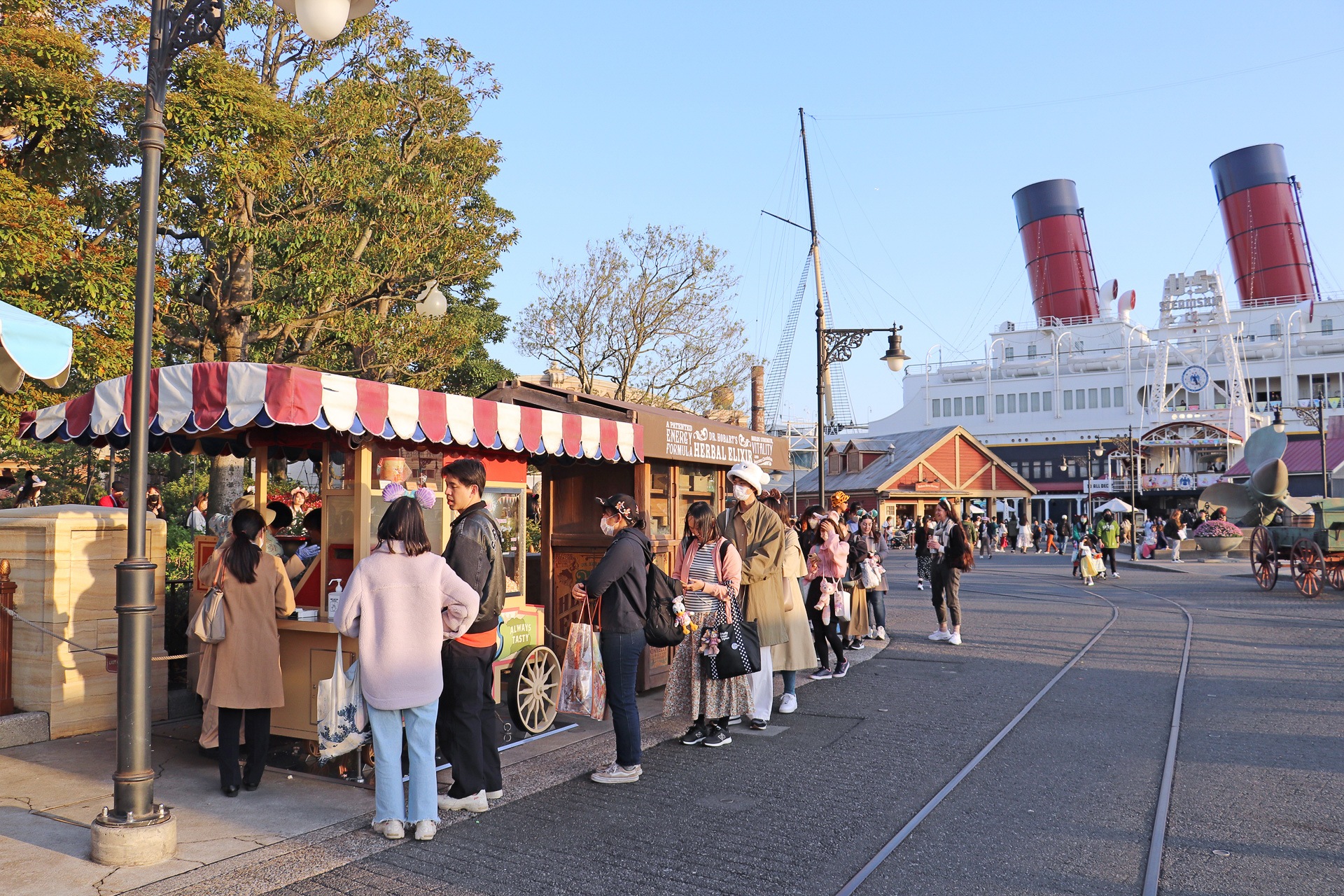 東京ディズニーシーでは、アメリカンウォーターフロントにあるリバティ・ランディング・ダイナー前のポップコーンワゴンでのみ販売