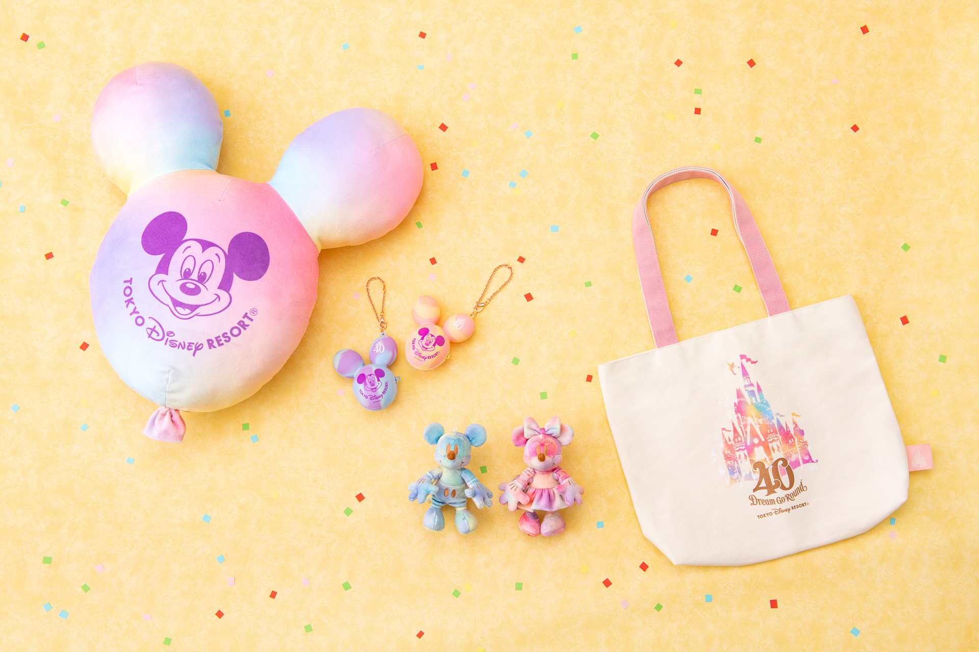 淡いオーロラ色で統一された40周年カラーのグッズのシリーズも登場（画像提供：オリエンタルランド）