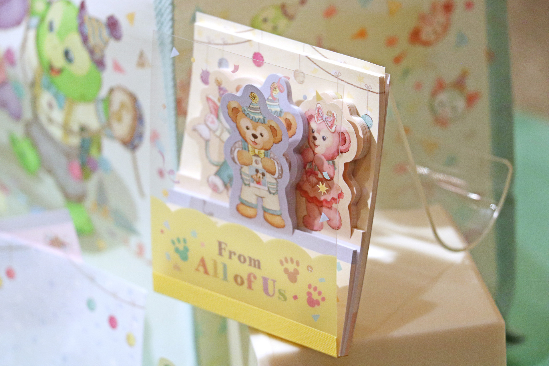 キャラクターの部分を折って立たせられる「メモセット」（1200円）は1枚1枚かわいらしくてお勧め！