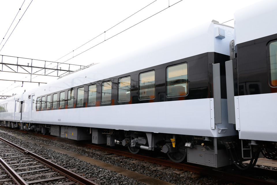 東武N100系スペーシアX 東武鉄道、新型N100系「スペーシアX」現車を公開。スイートや