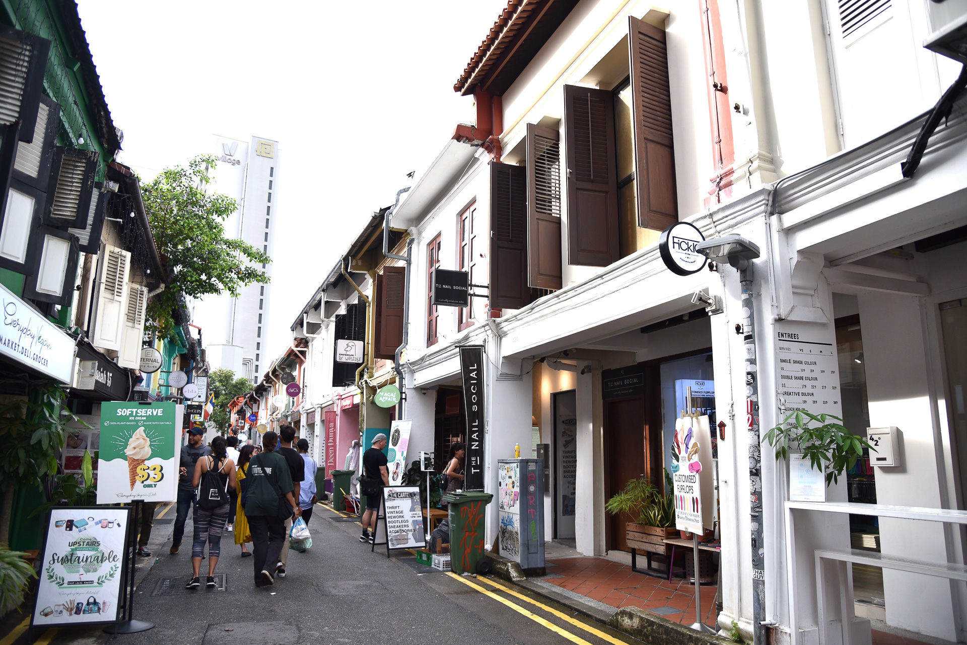 「ハジ・レーン」は地元の学生から観光客まで幅広く訪れるホットスポット