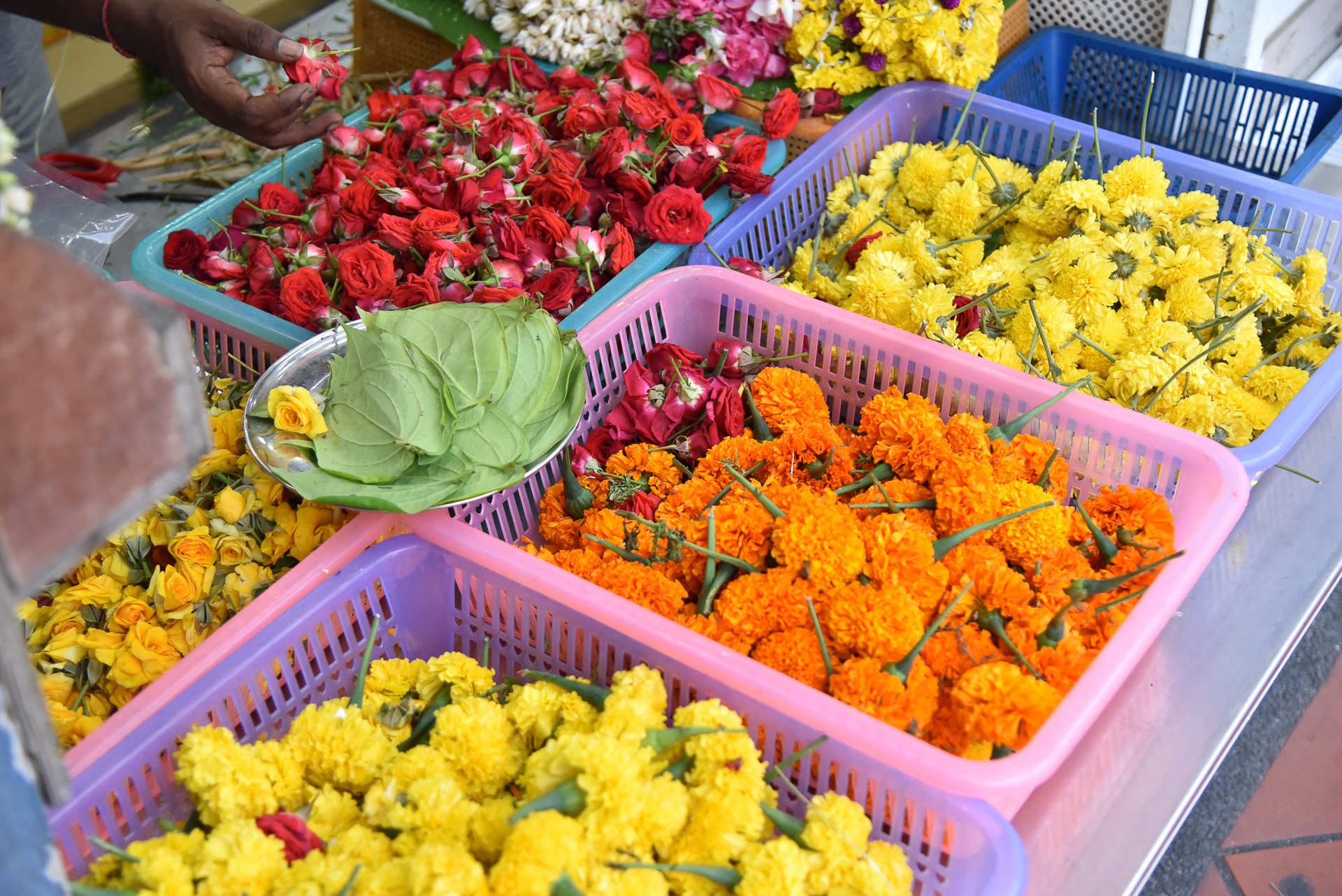 お供え用の生花なども豊富