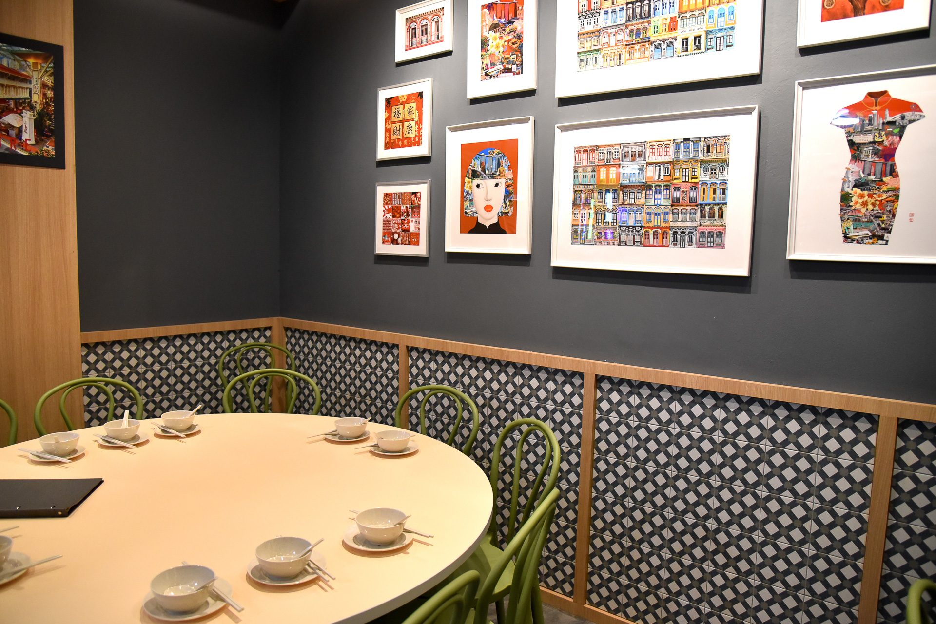 店内は改修され、入りやすい雰囲気