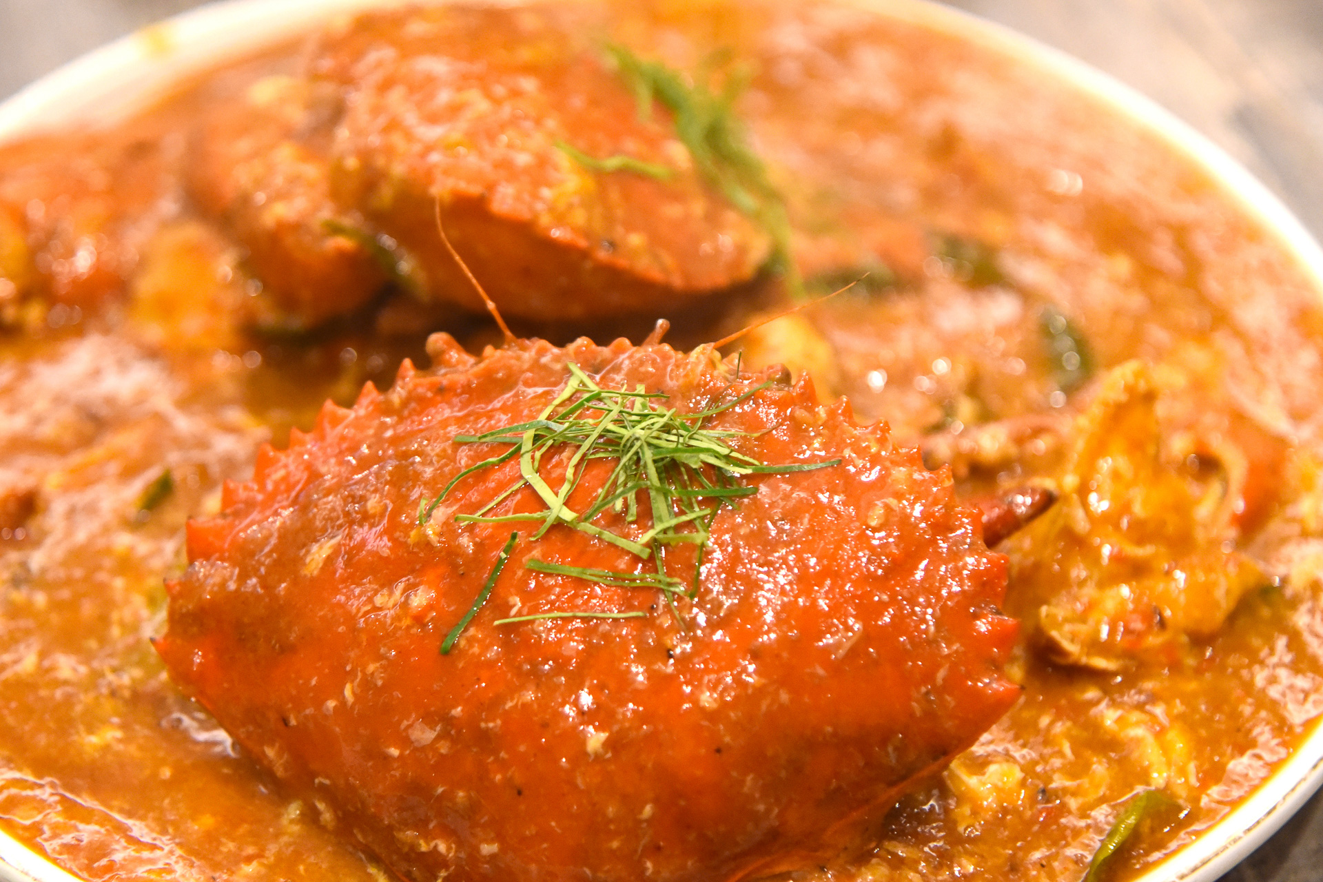 「Singapore Chilli Crab」はソースを白飯にふわっとかけて頬張って！