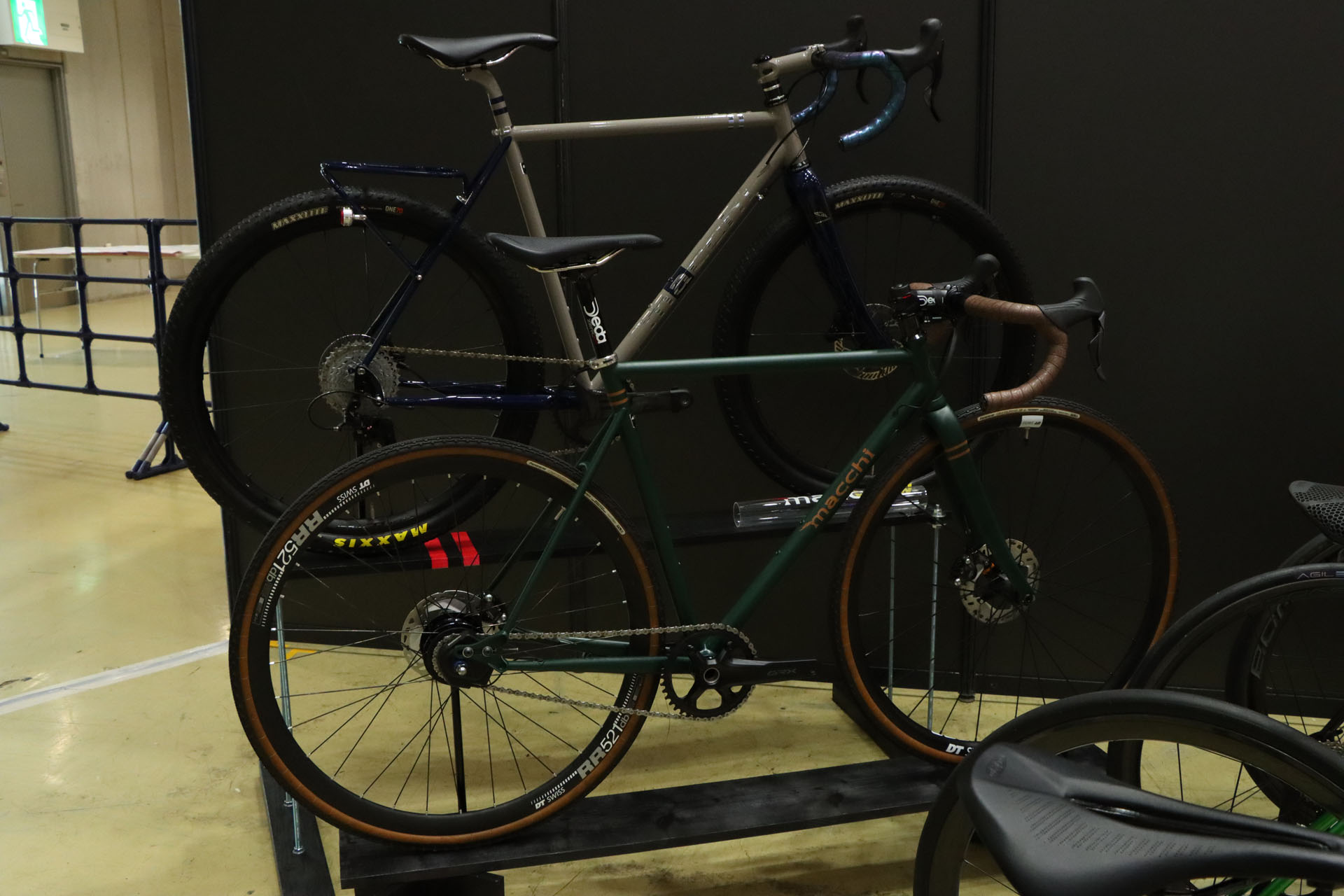 ほかにもオーダーメイドバイクメーカーの自転車がたくさんあった