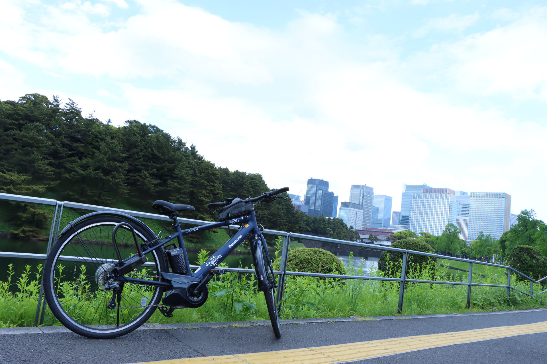 皇居のお濠に沿って銀座方面へ進む