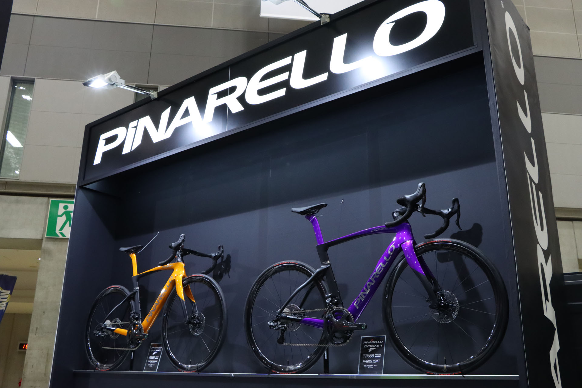 各メーカーの最新モデルや有名モデルがずらり