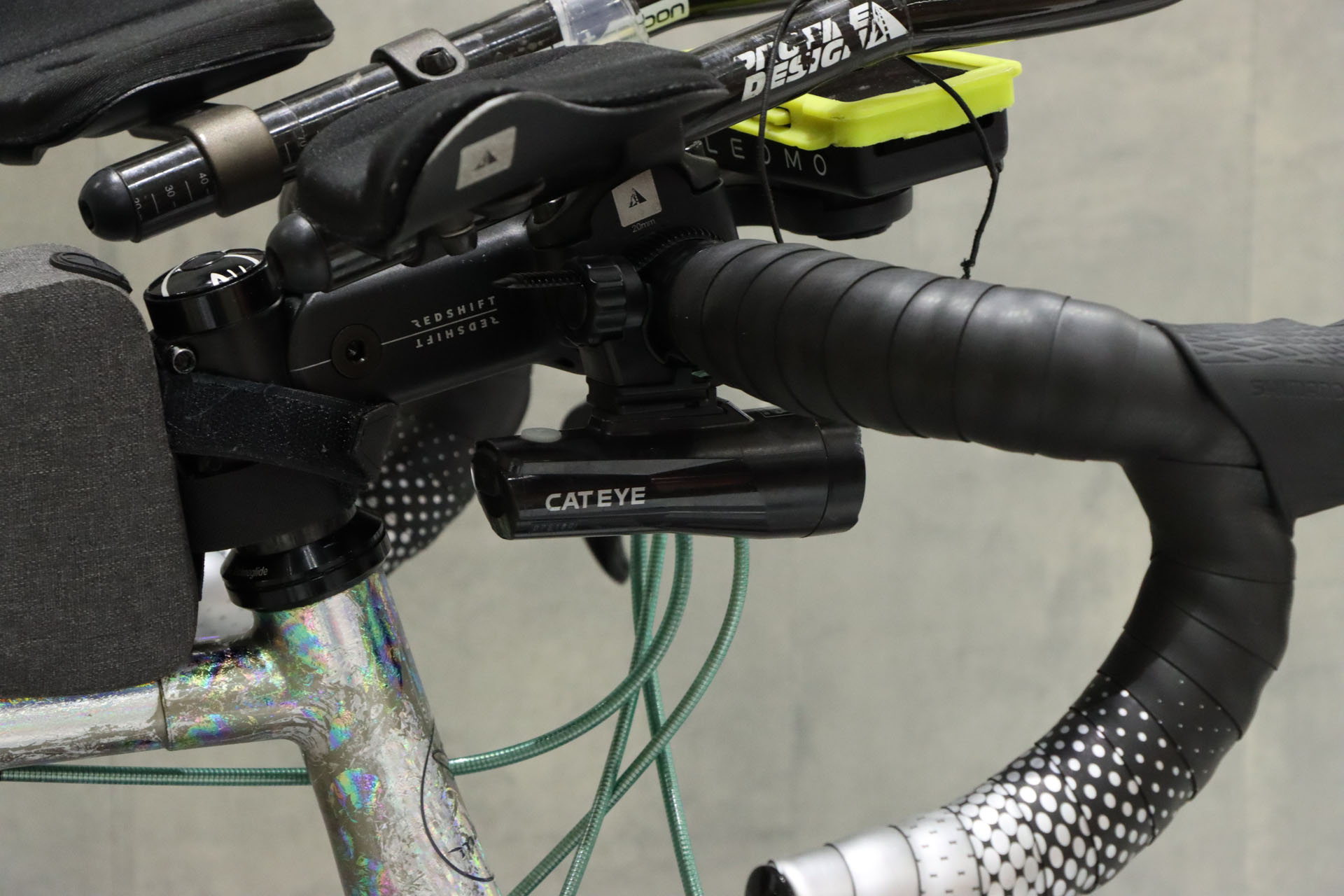 ライトはCAT EYEの「GVOLT70」