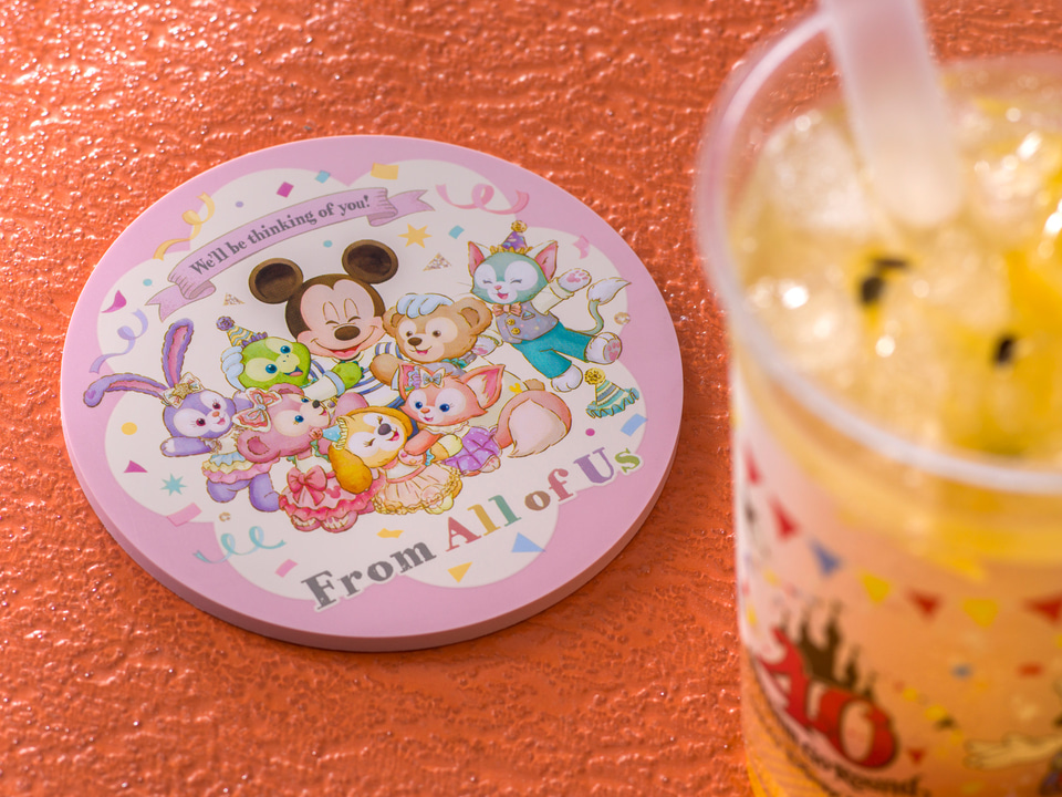 ダッフィー＆フレンズ、旅するミッキーへのプレゼントをモチーフにした