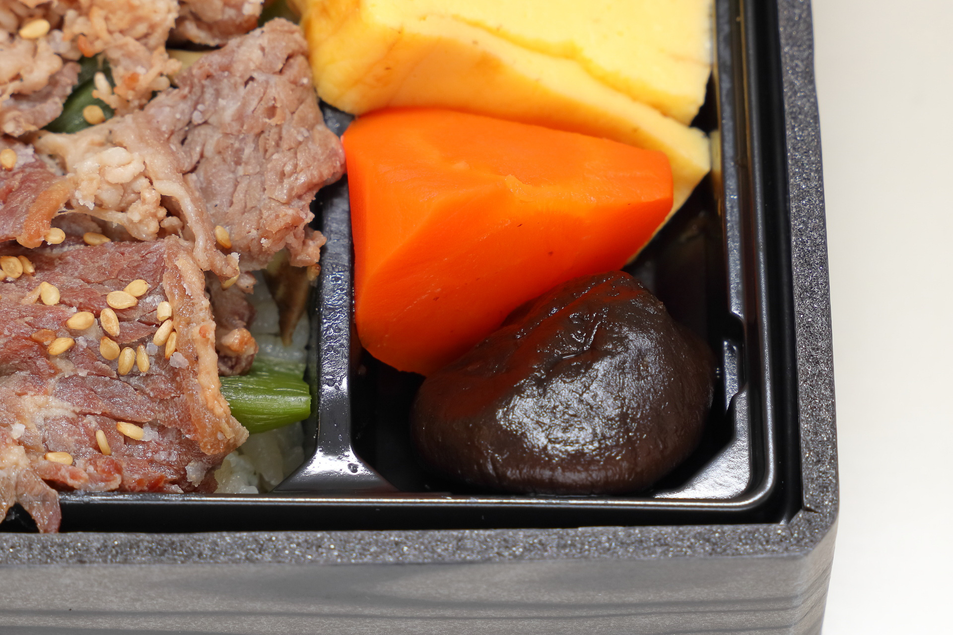 煮物はしっかりとした食感を残していて食べ応えがあります