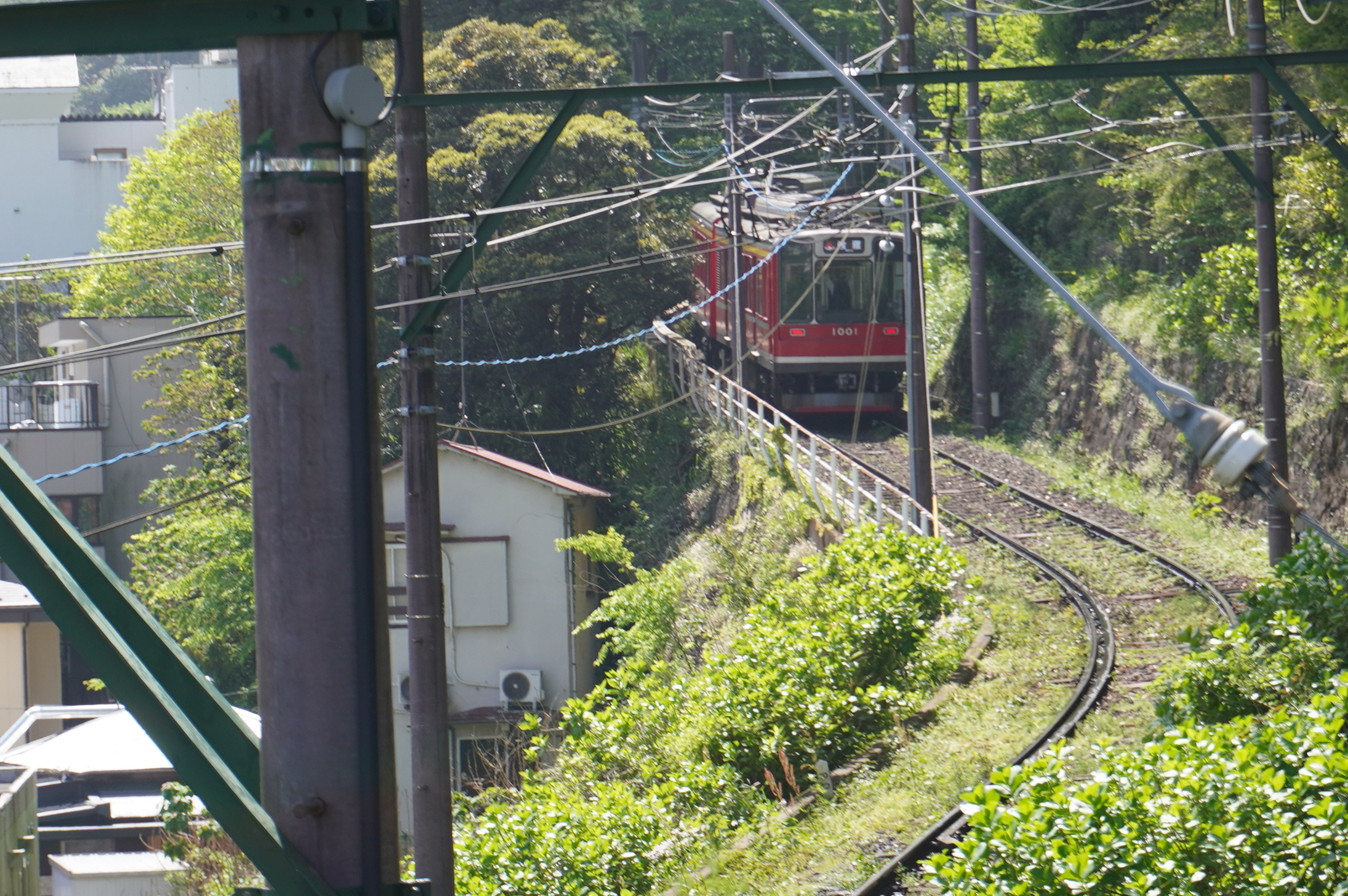 箱根登山電車がすぐ近くを走る