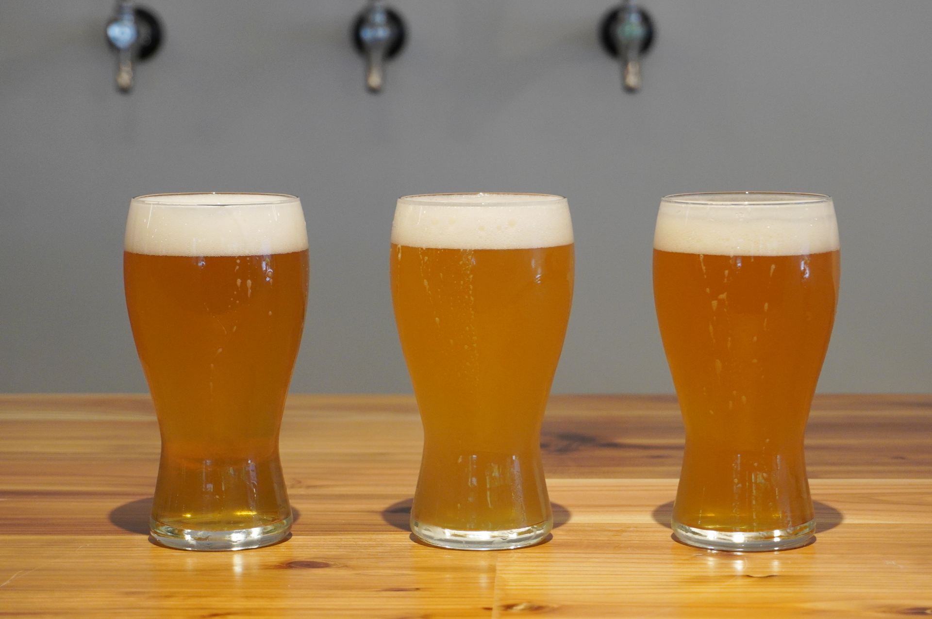 ビアタップから注がれる3種のクラフトビール