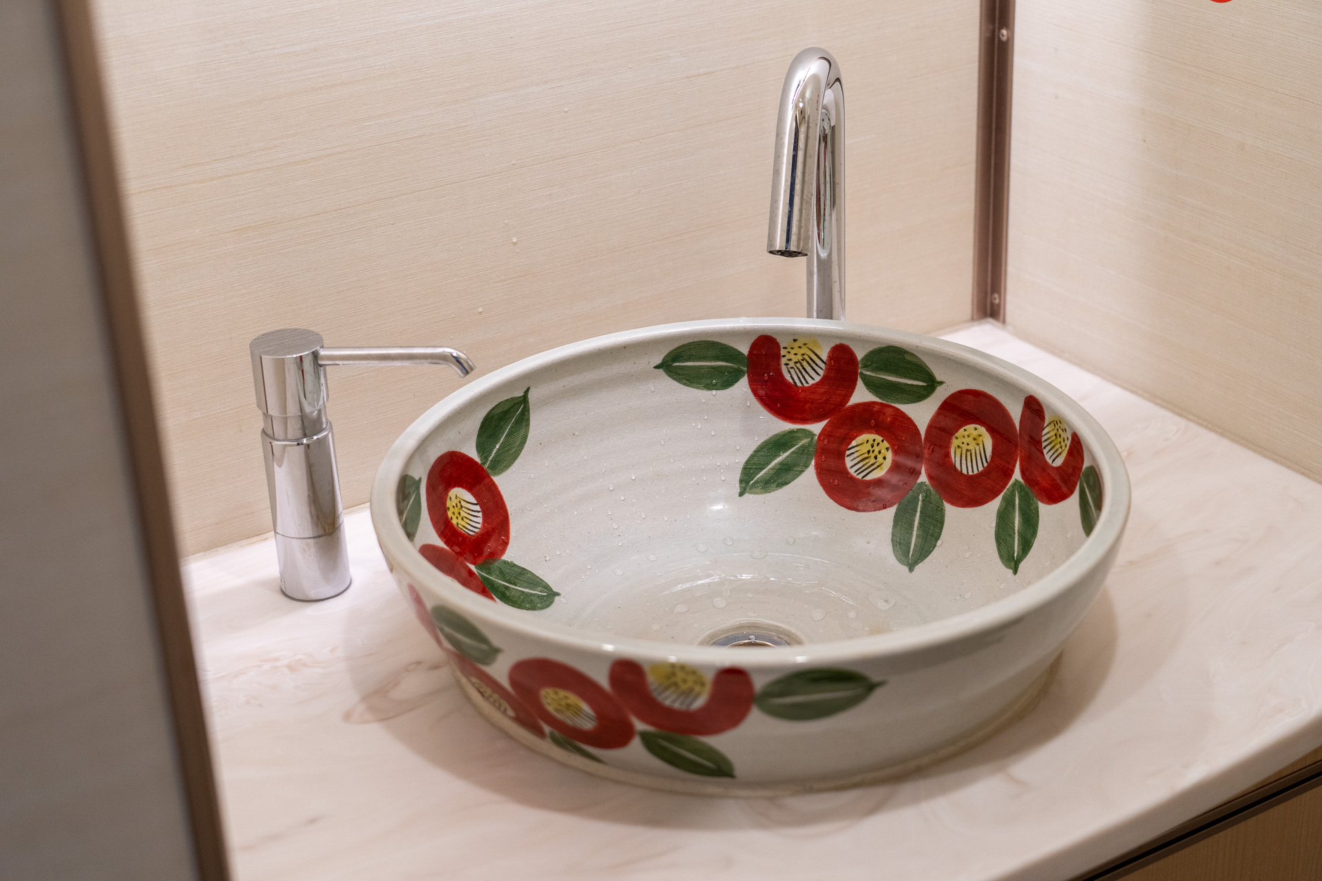 洗面台にもこだわりが感じられます