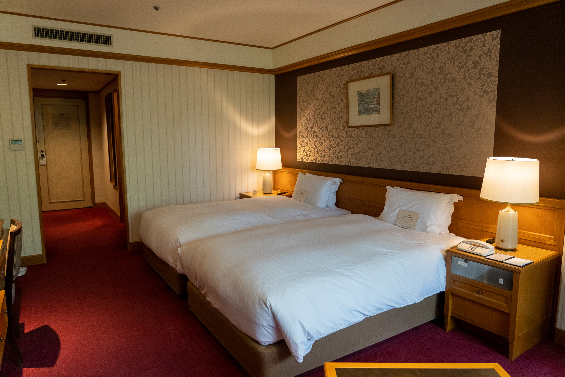 落ち着きつつも華やかな気持ちになる居心地よい空間