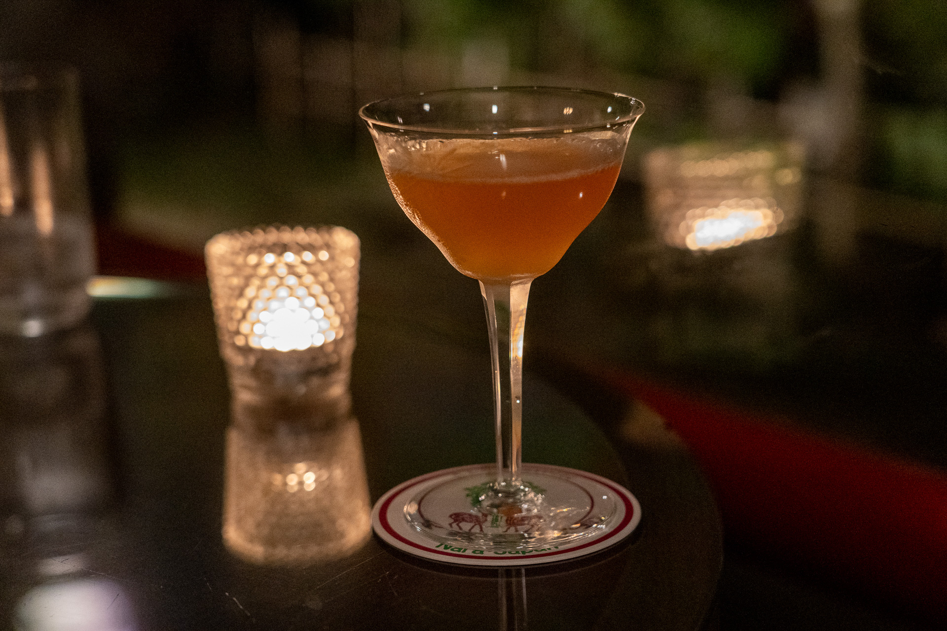 こちらがラストエンペラーこと満洲国皇帝 溥儀が国賓として来日し、奈良ホテルに宿泊する際に新調したグラスで提供される「サイドカー」。88年前のクラシックなカクテルグラス、素敵すぎます