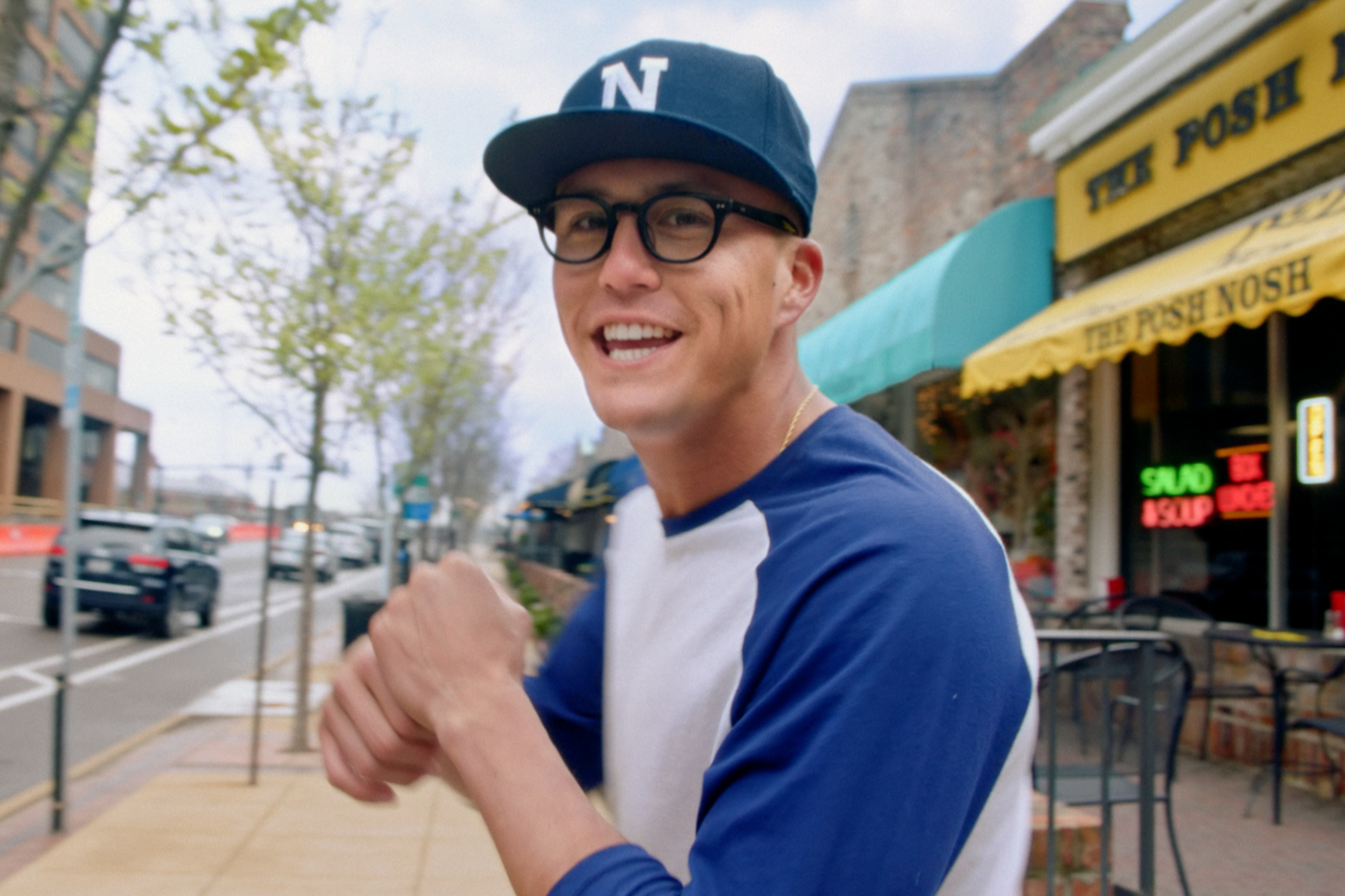 ラーズ・ヌートバー選手がZoffの新CMに出演