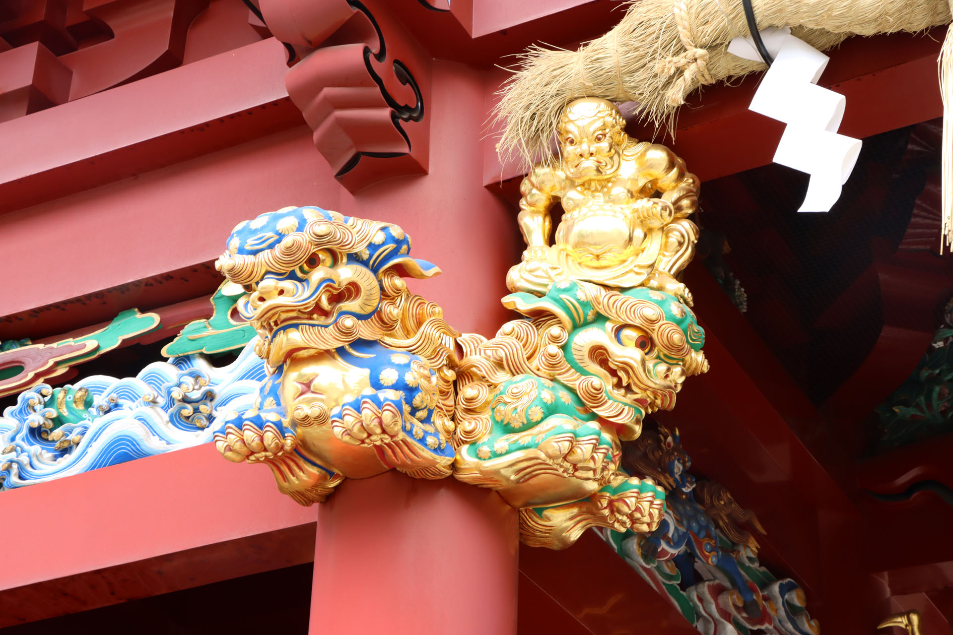 漆塗りの面積は日光東照宮に次ぐ規模で、江戸時代の儒学者・貝原益軒も「東海の日光」として評価した