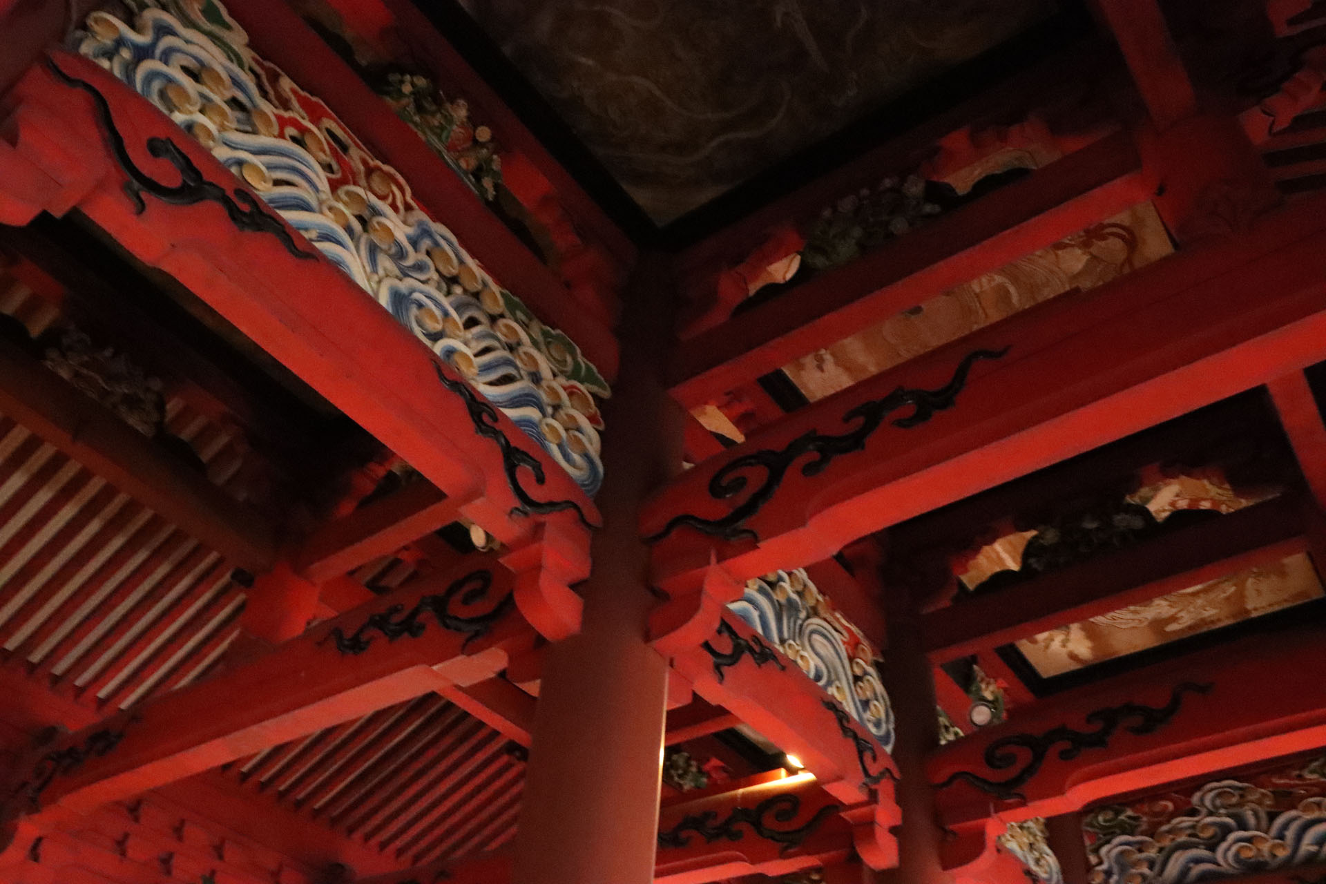 天井の高さに圧倒される