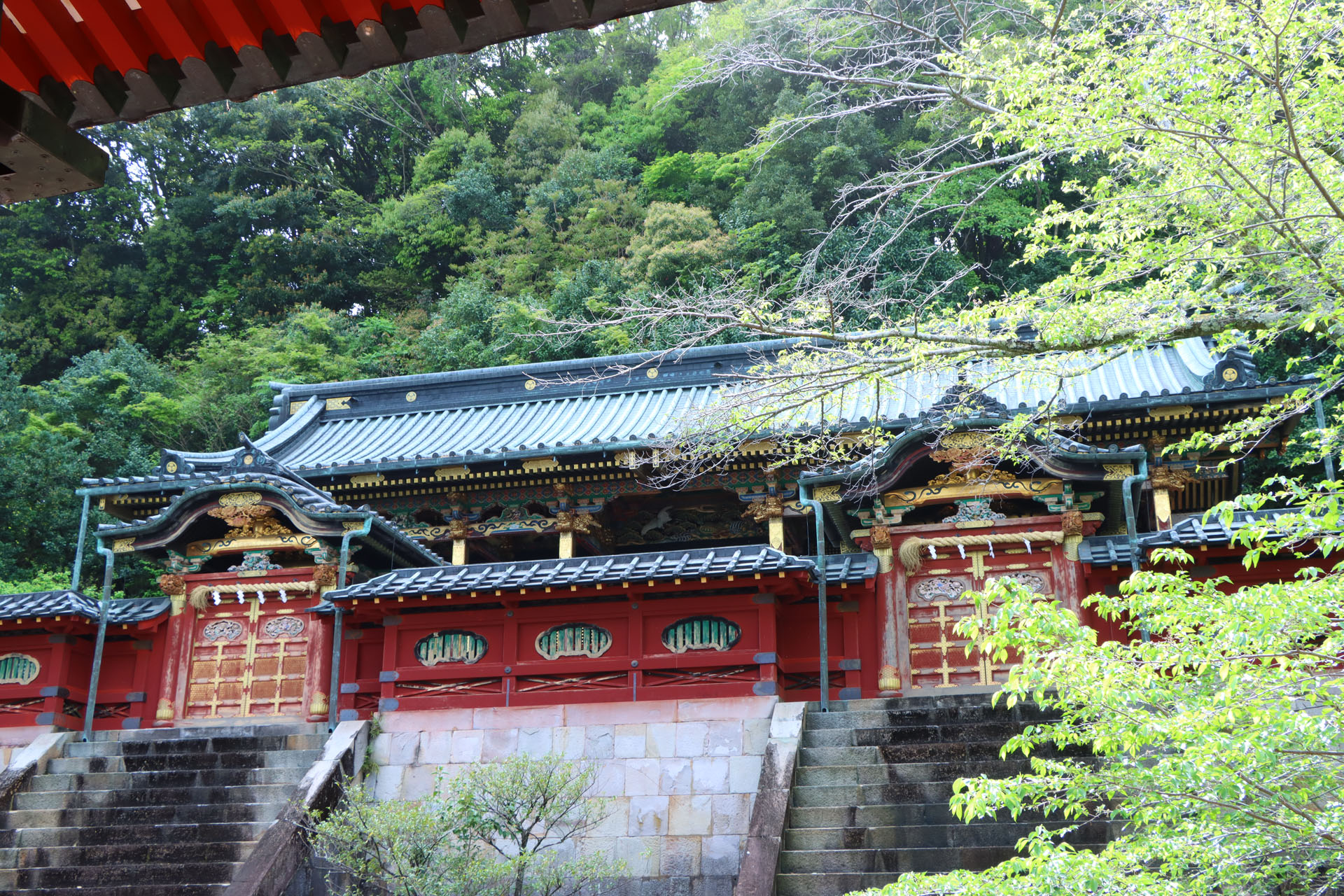 大拝殿から拝む神部神社と浅間神社