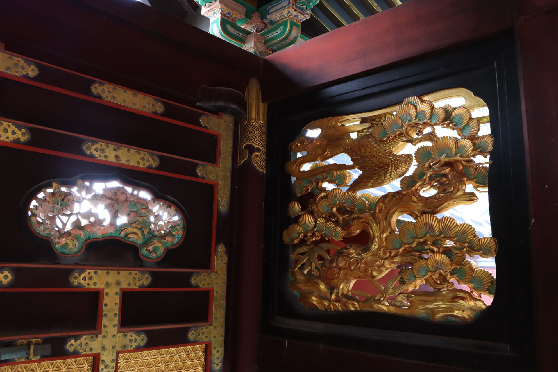 細部まで金箔が施されている