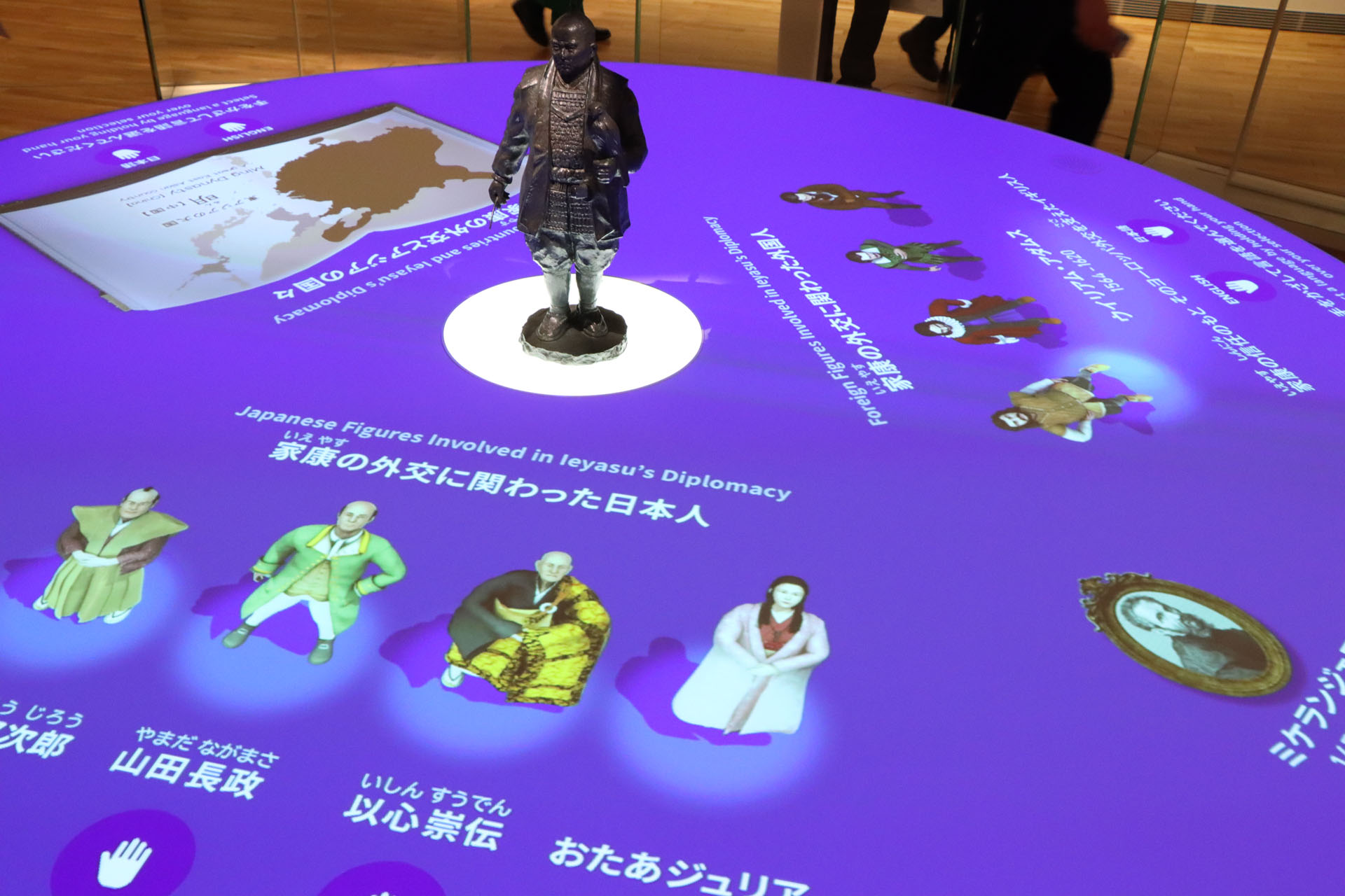 メディアテーブル