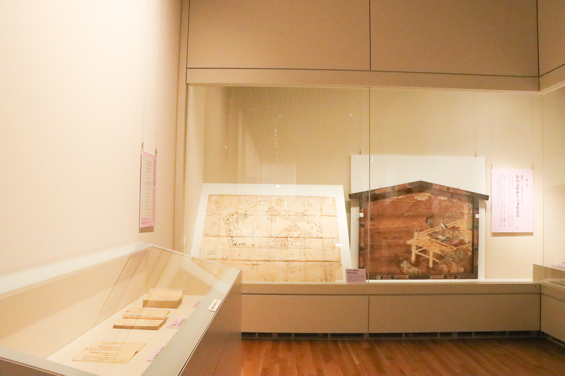 企画展示として「駿府の華 静岡浅間神社」が行なわれている