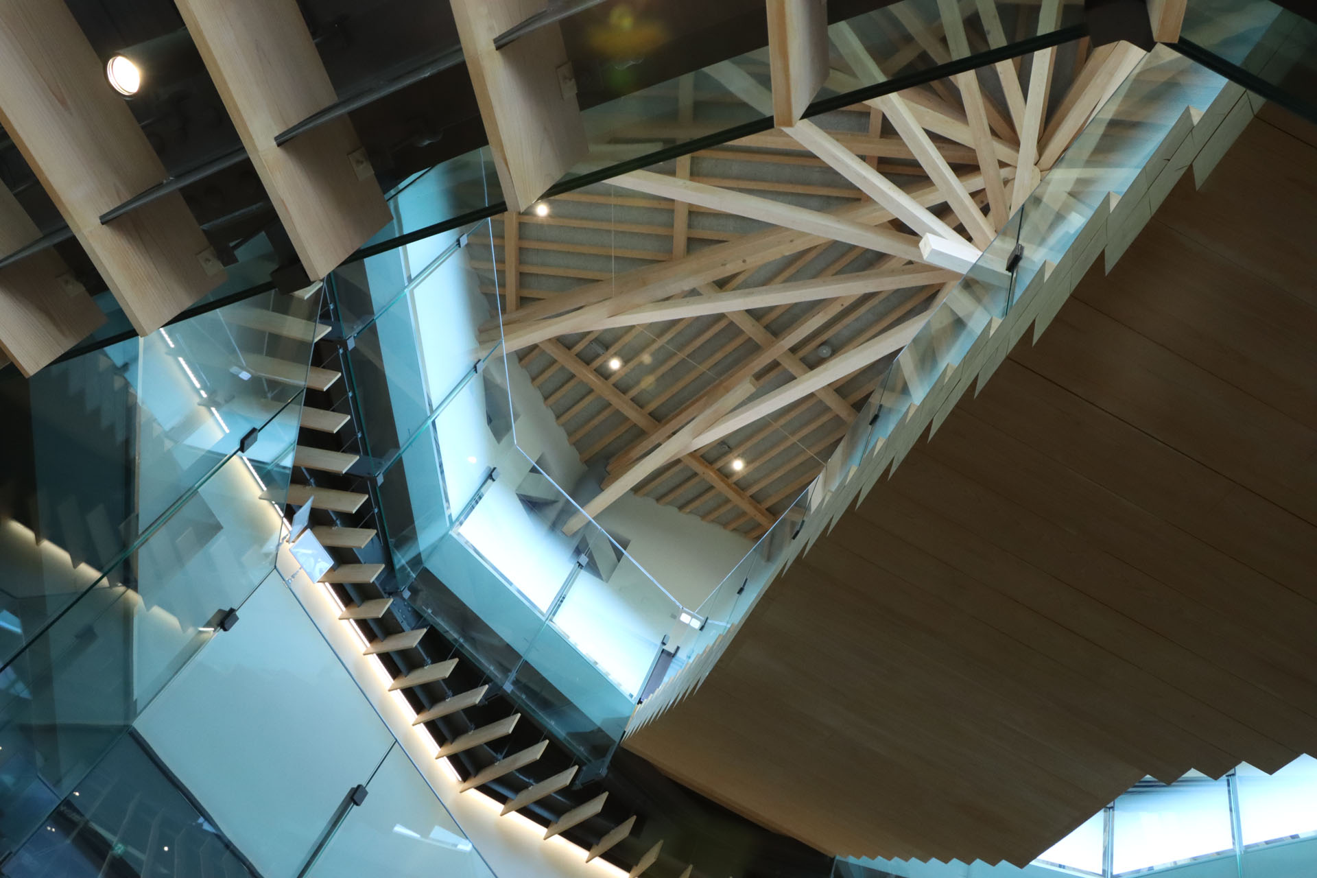 建物は隈研吾建築都市設計事務所が手がける