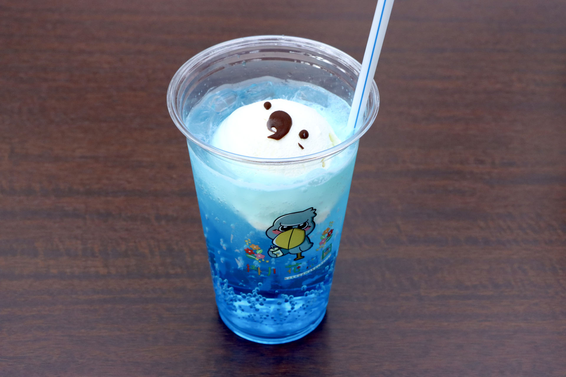 カフェスペースでは鳥たちをイメージしたメニューが楽しめる