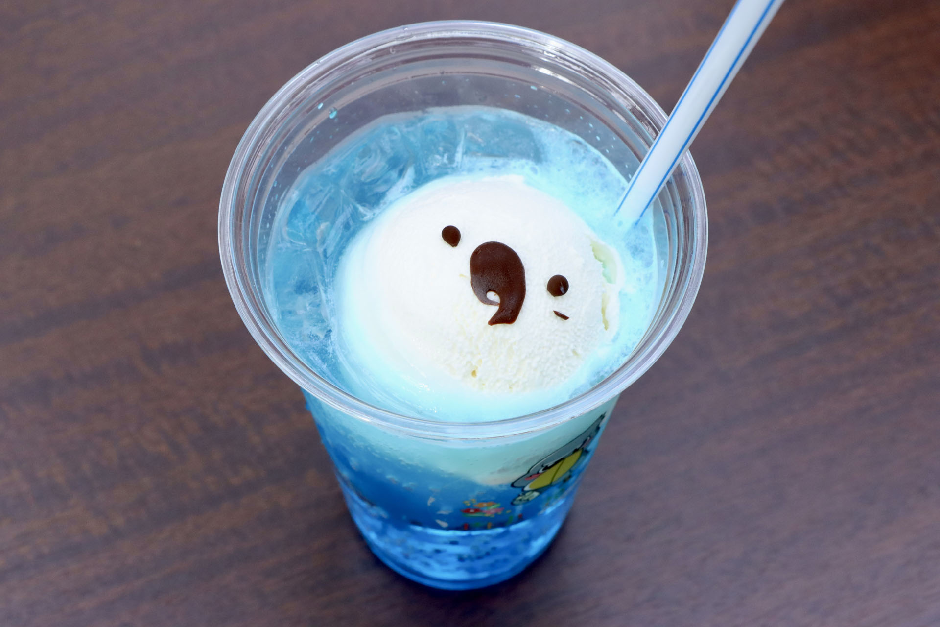カフェスペースでは鳥たちをイメージしたメニューが楽しめる