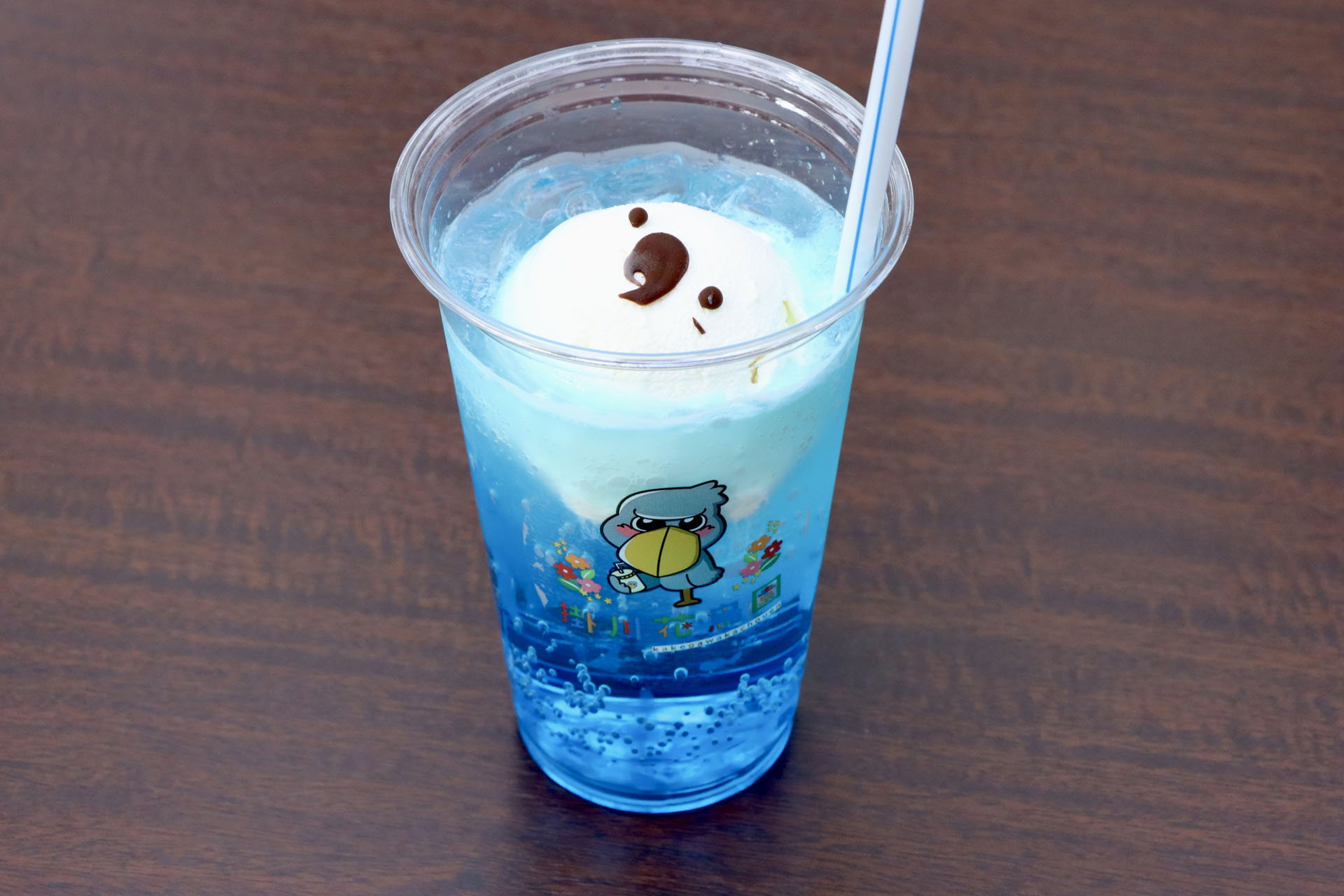 カフェスペースでは鳥たちをイメージしたメニューが楽しめる