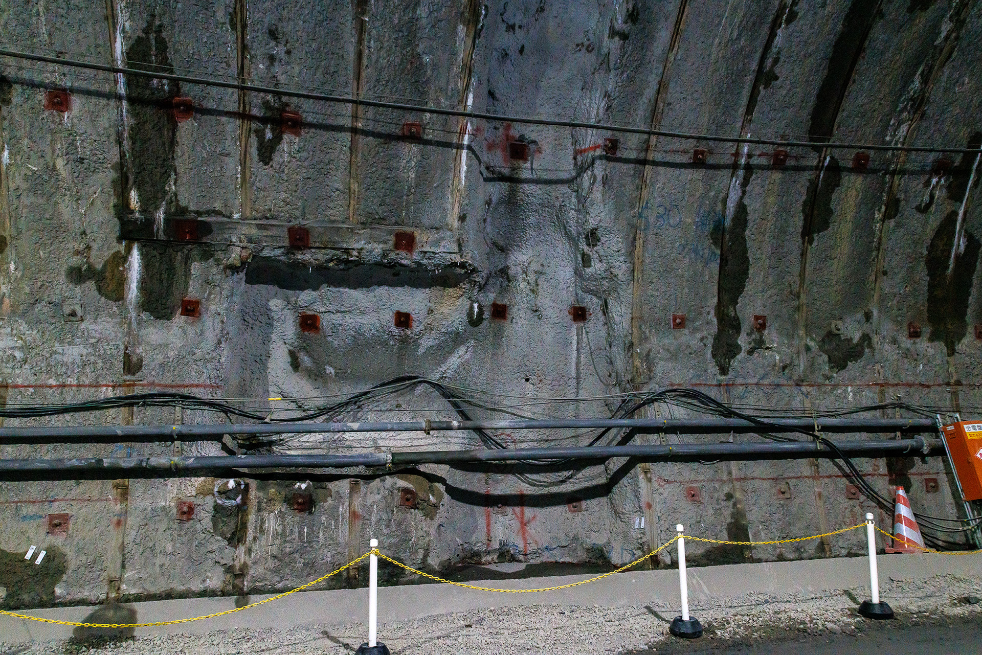 非常電話用のスペースが用意されている