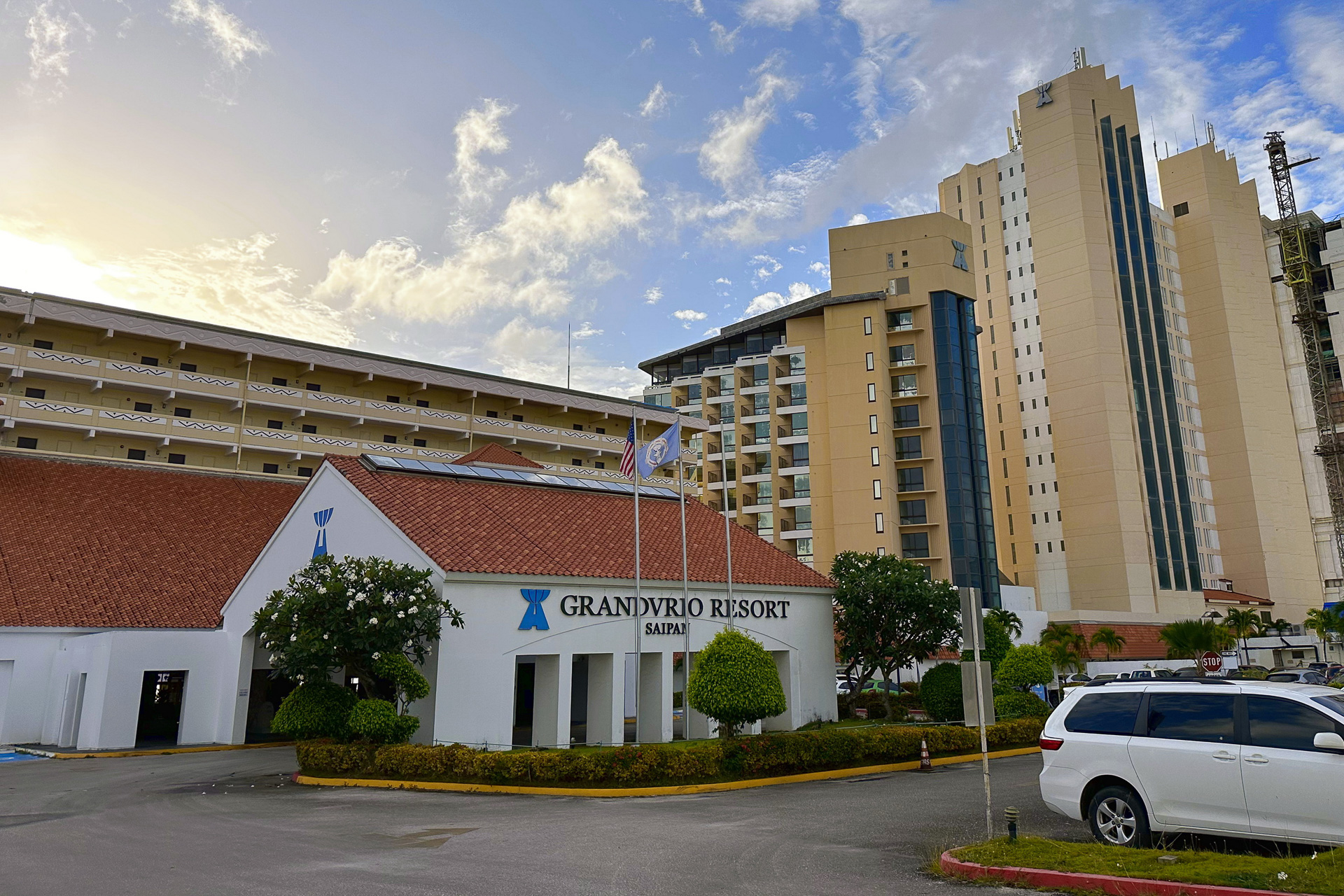 今回宿泊したグランヴィリオリゾート サイパン。“繁華街”までは徒歩5分程度だが、スーパーマーケットや大型の土産物店が近いので非常に便利
