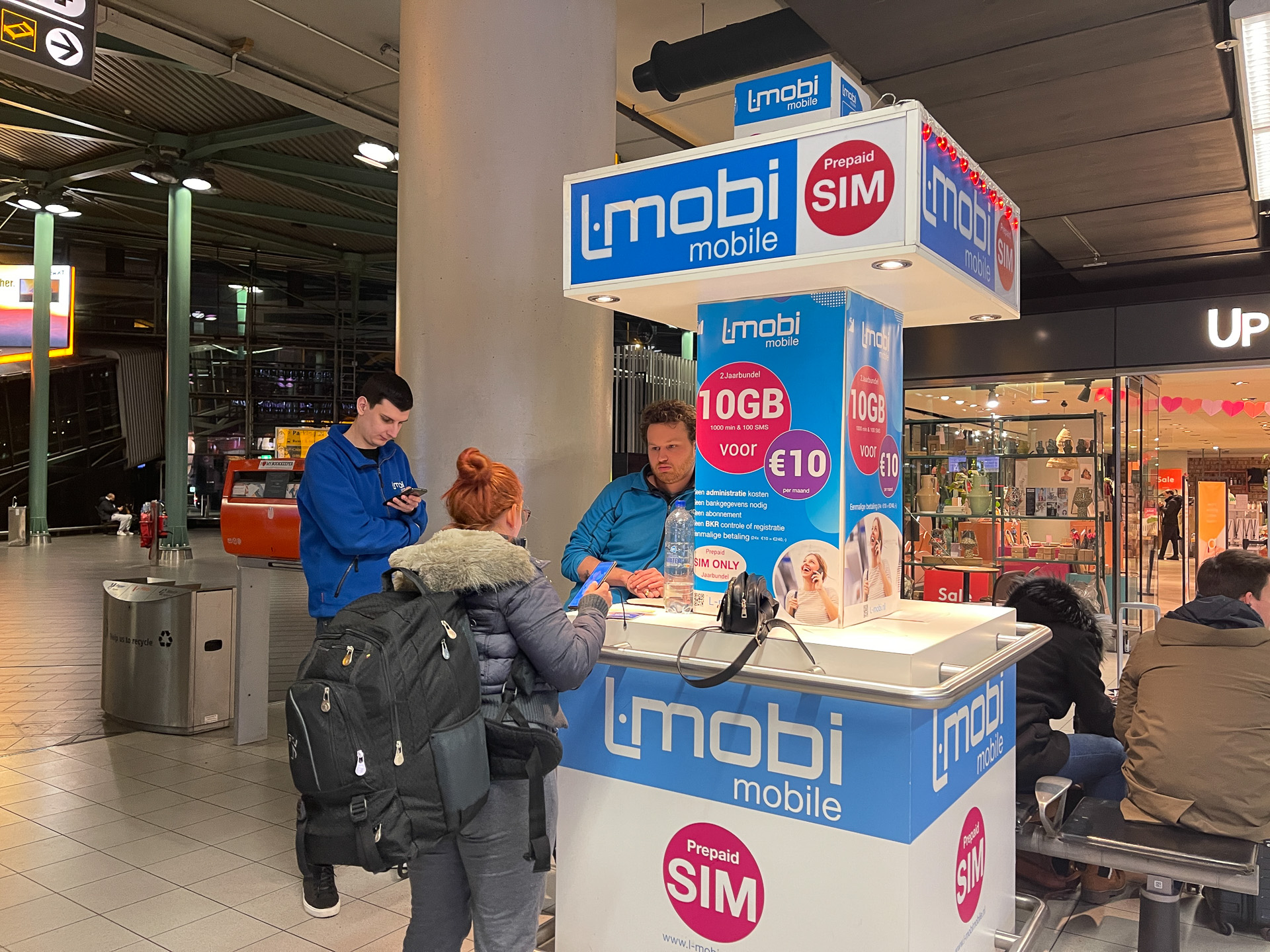 スキポール空港到着ロビー内