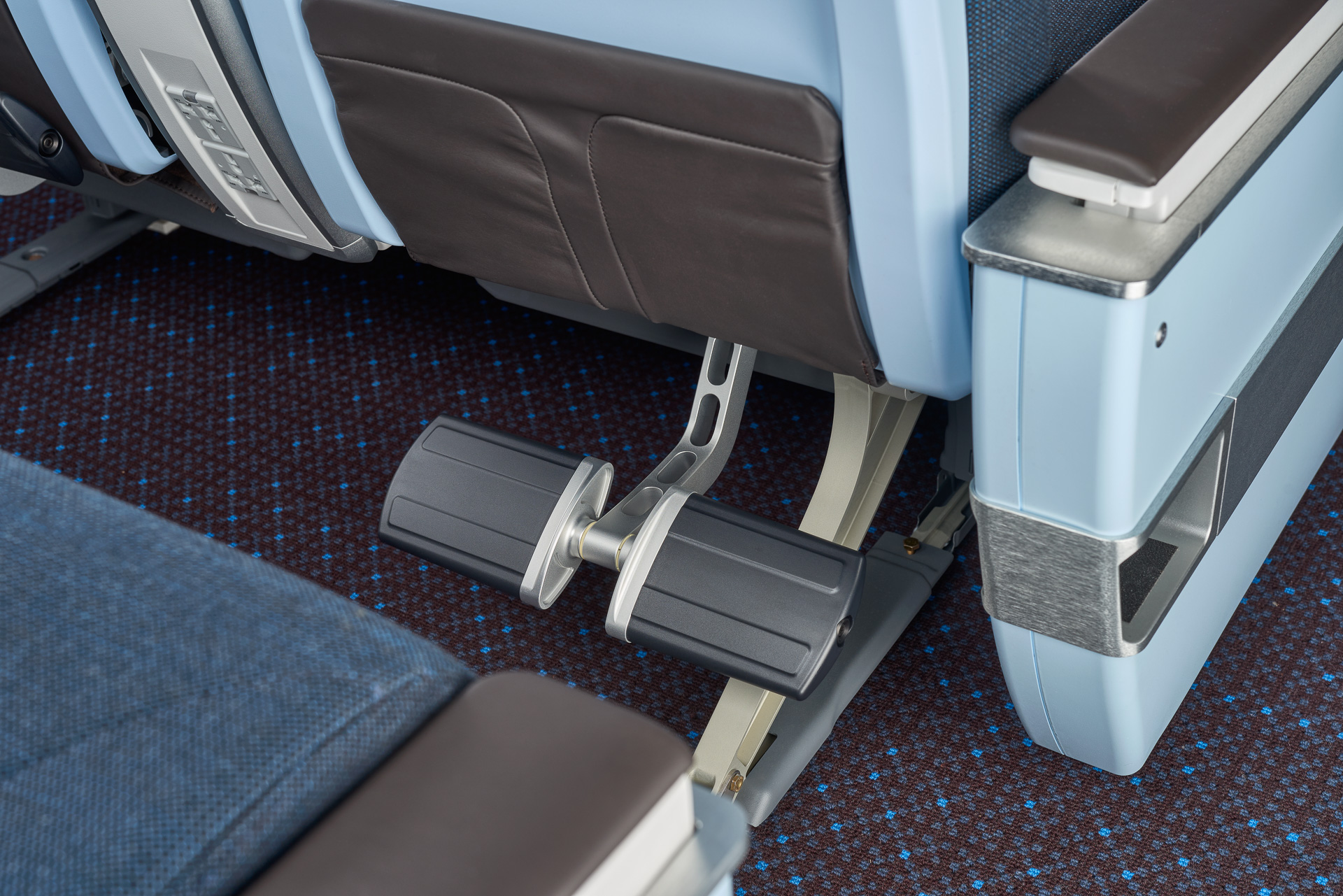 ゆったりと足を置けるレッグレスト