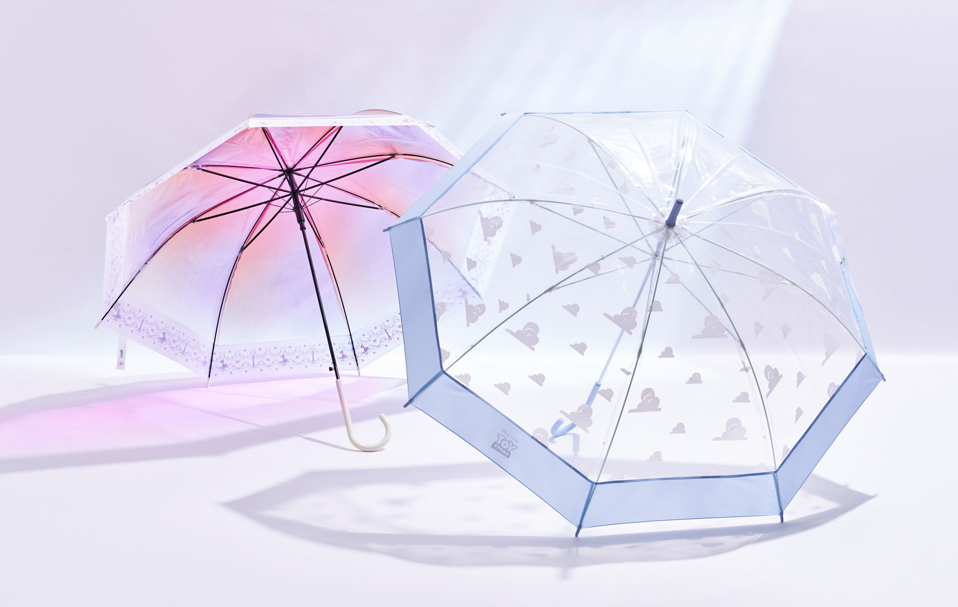 ディズニーはレイングッズブランド「Wpc.」とコラボしたアイテムなどを展開する