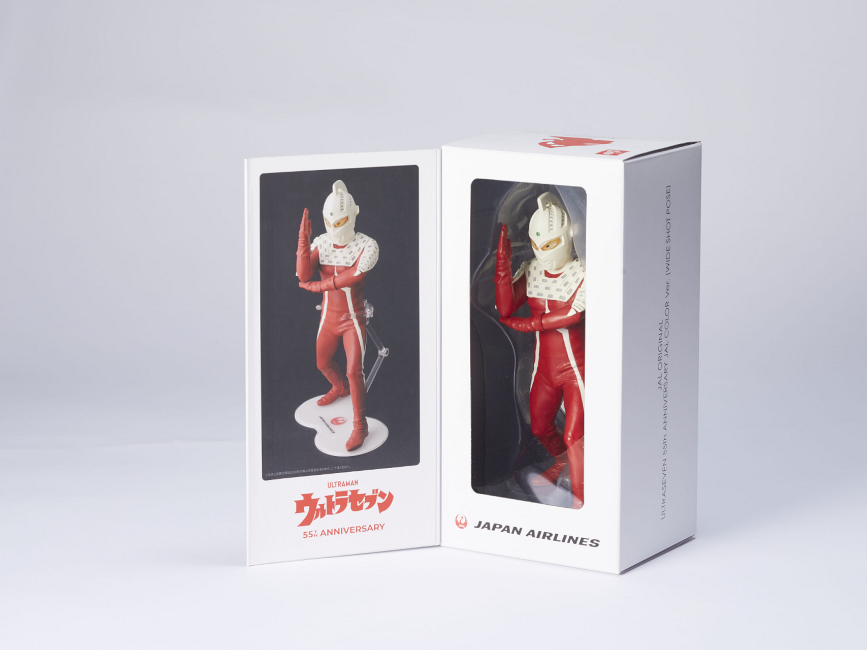 ウルトラセブン55周年記念ロゴとJALロゴが入った特別仕様のパッケージ