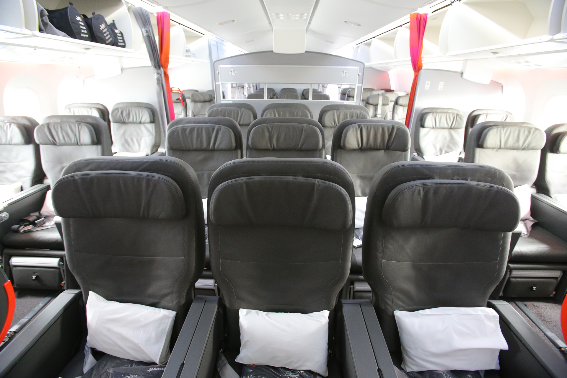 機体前方に21席あるビジネスクラスは2-3-2の配列（画像提供：ジェットスター）