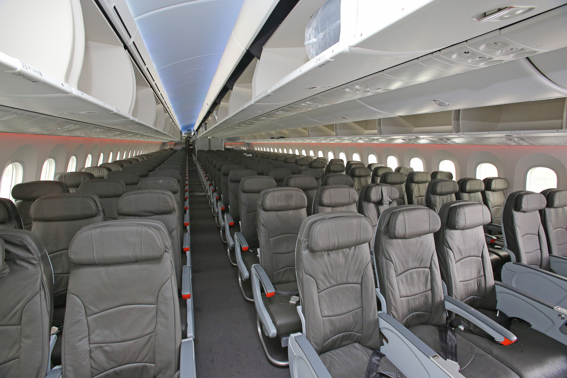 こちらはエコノミークラス。LCCとはいえ全席モニター付き！（画像提供：ジェットスター）