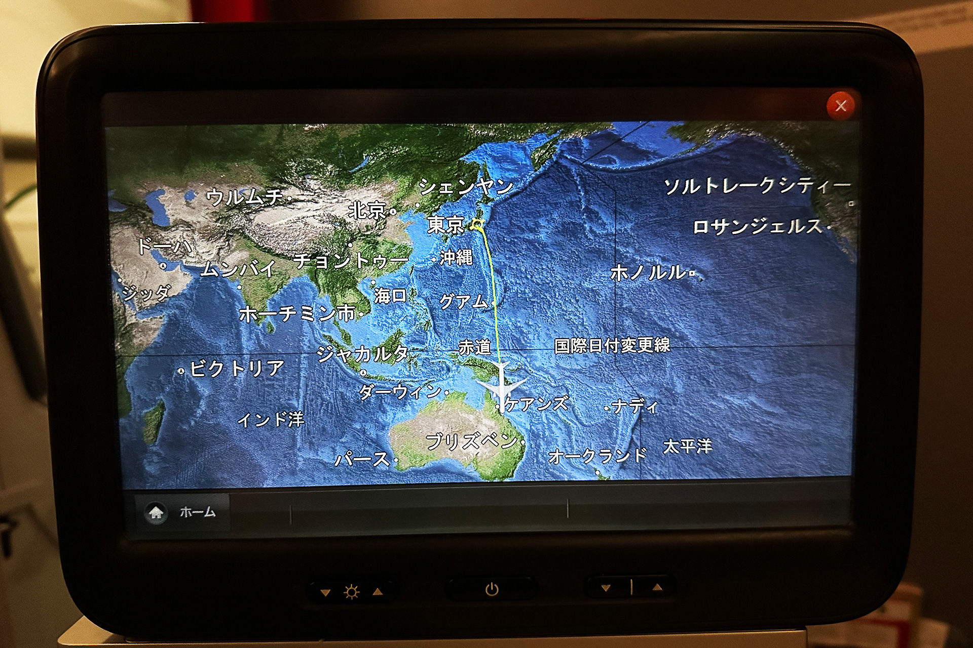 もうすぐケアンズ到着。着いたら時計を1時間進めます