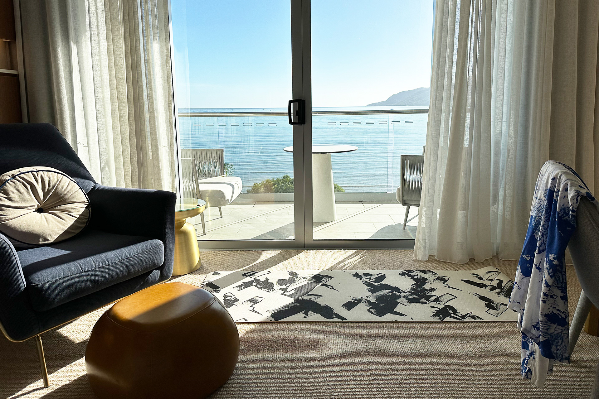 「クリスタルブルックライリー」のシービュールーム。お部屋にヨガマットがあったのでYouTubeを観ながら朝ヨガをしました