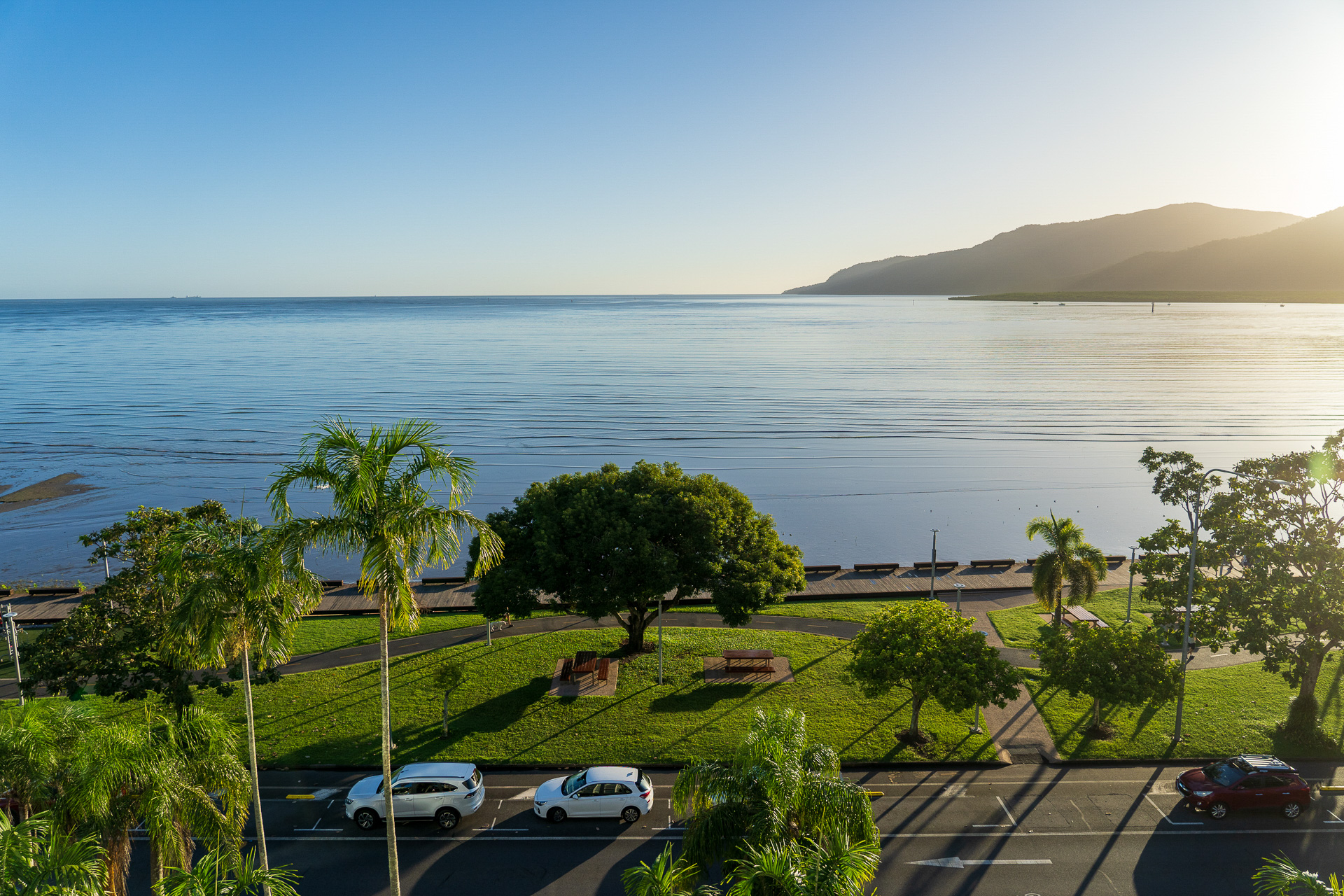 ベランダからの景色。昔ペリカンを見たのはきっとこの浜辺のはず