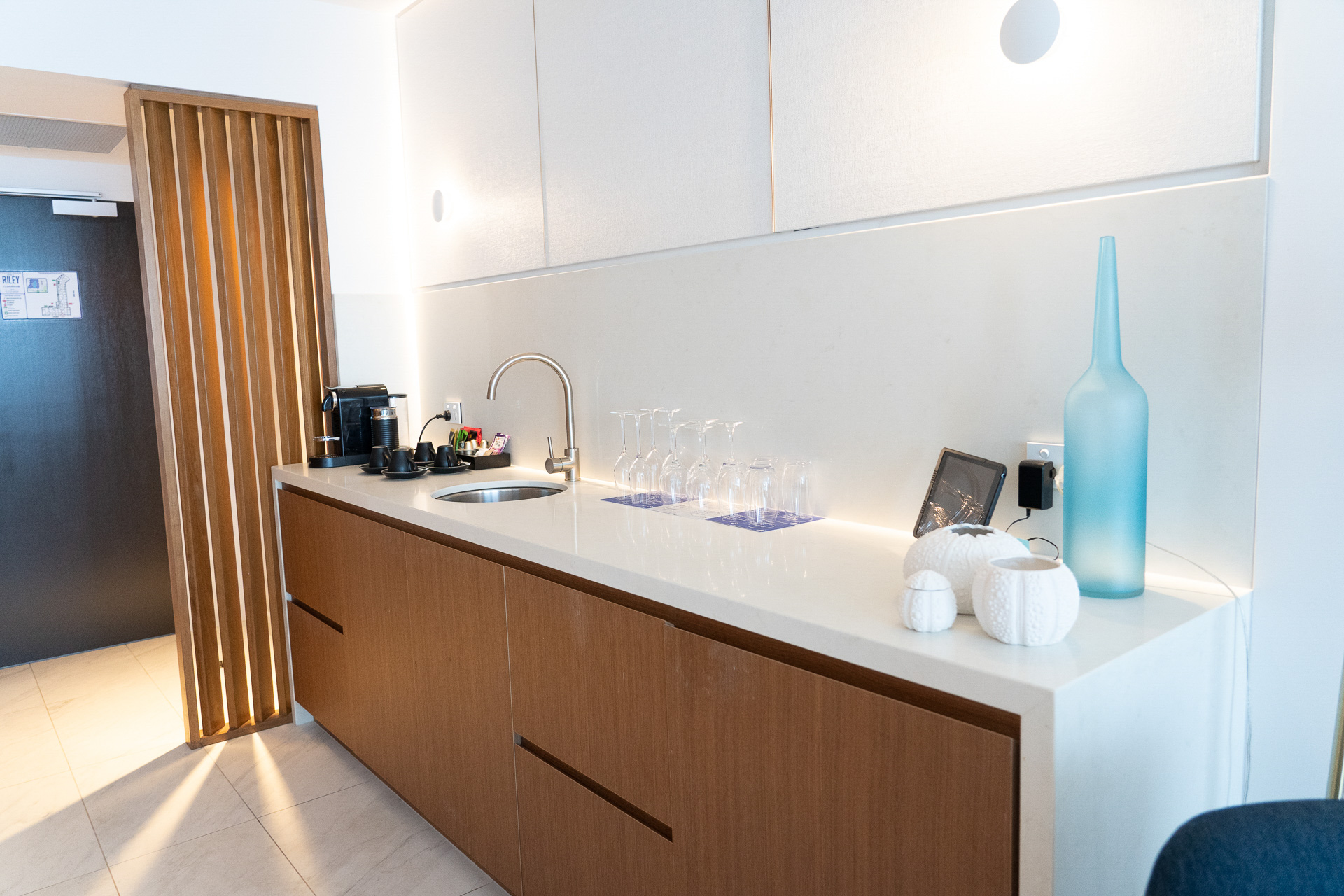 本館最上階には7室のスイートが。お部屋の広さ69m<span class="em sup">2</span>～とゆったりです。ハネムーンにぴったりなのでは？