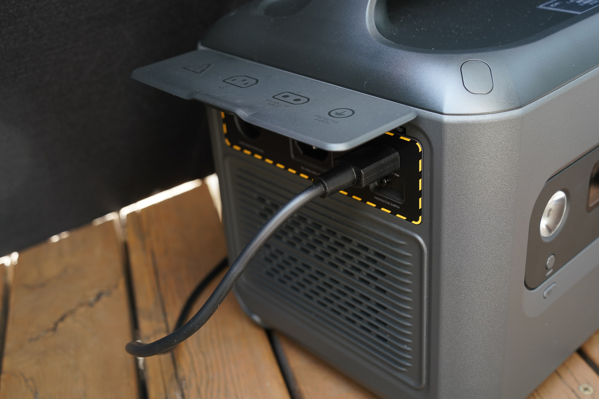 PowerRoam 1200の入力に接続