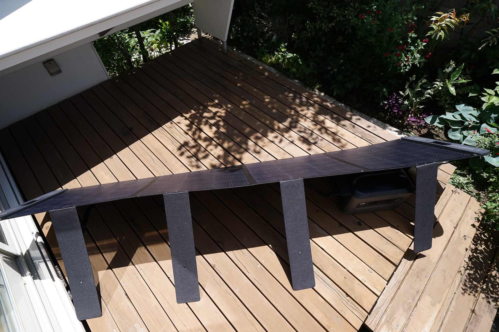 午前中の太陽の向きはこんな感じなのだが……