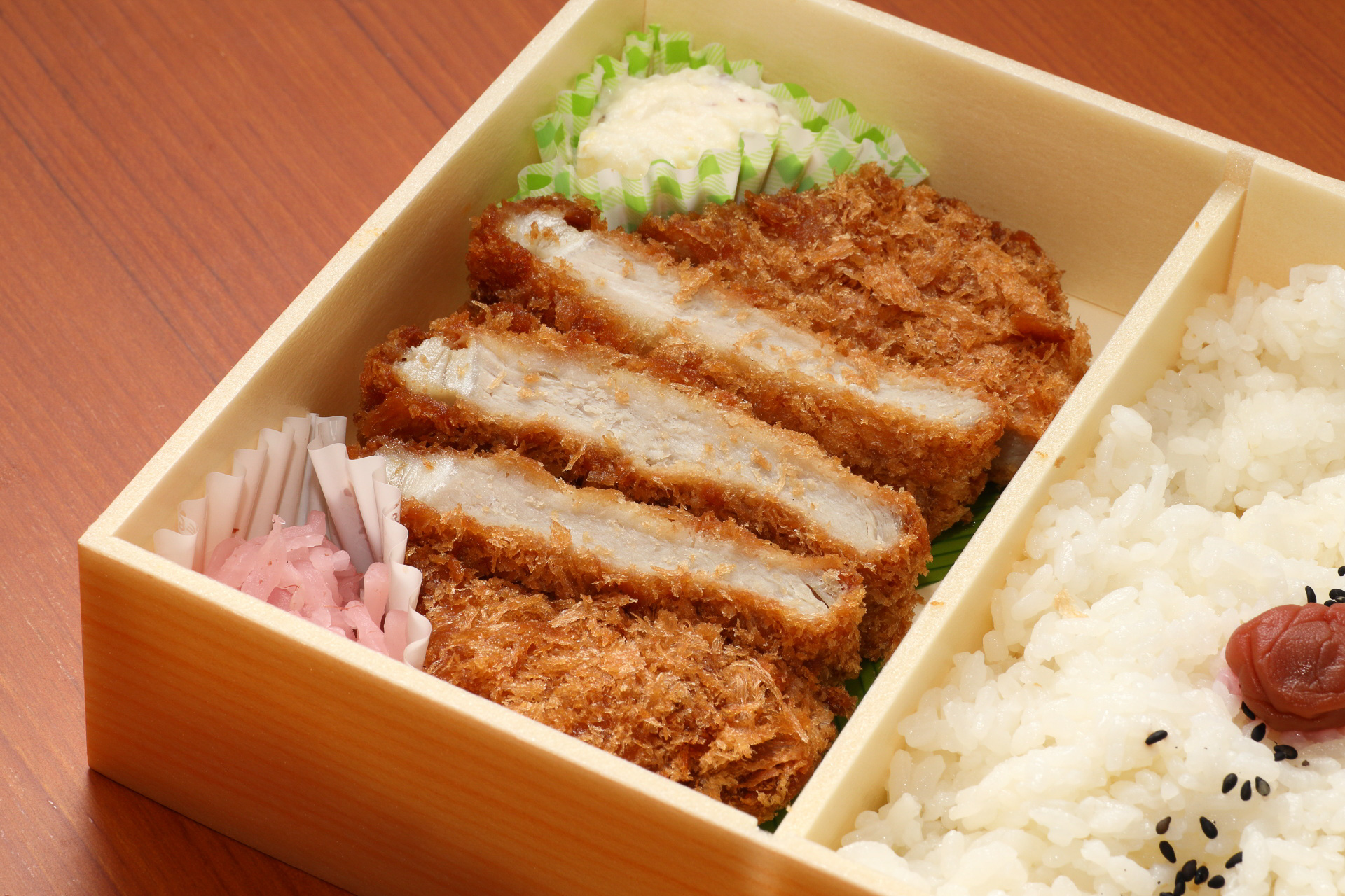 粗挽き生パン粉を使ったサクサクの衣