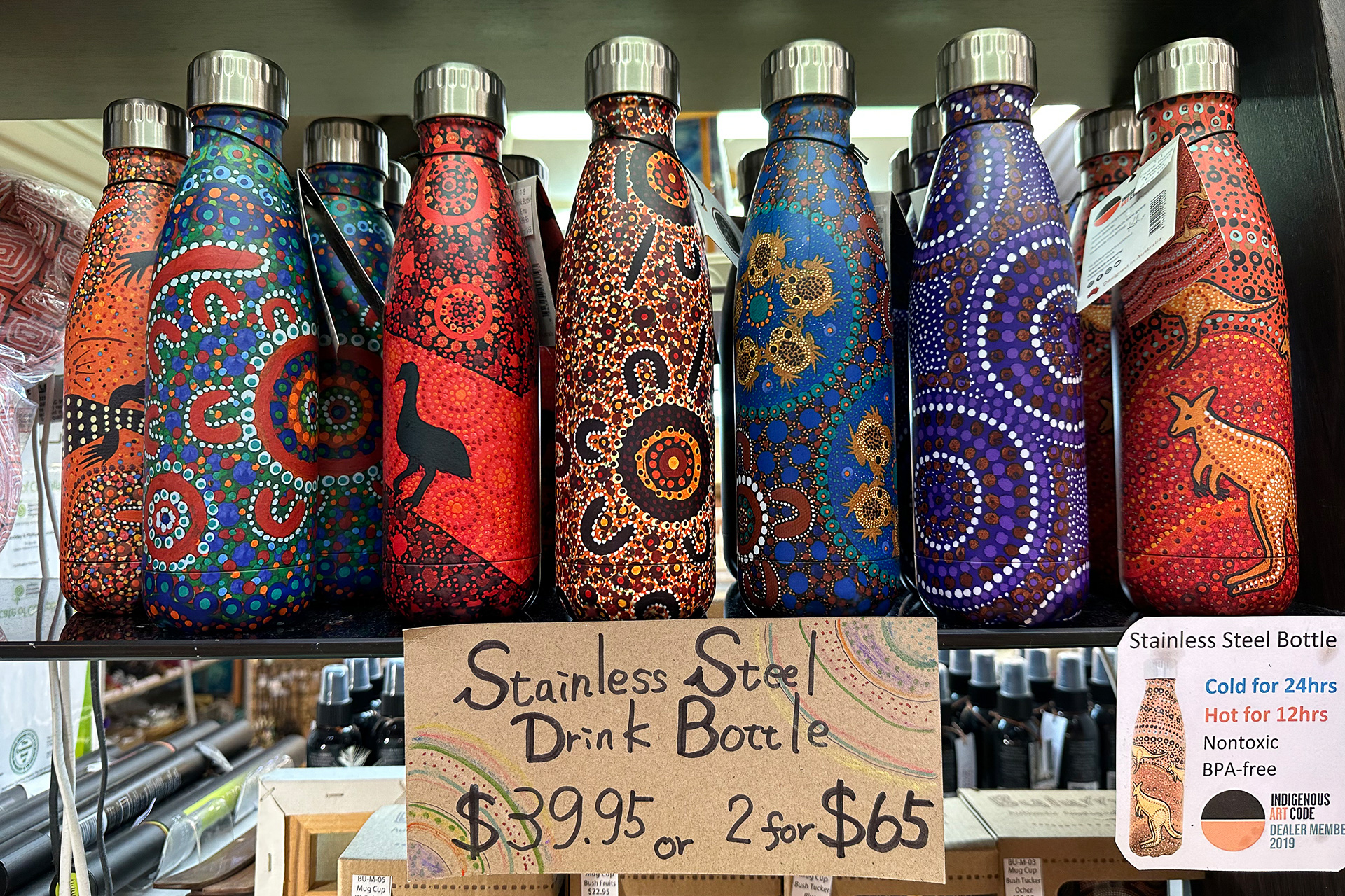 雑貨やリゾートウェア、アボリジナルアートのグッズ、オーストラリアの特産品など