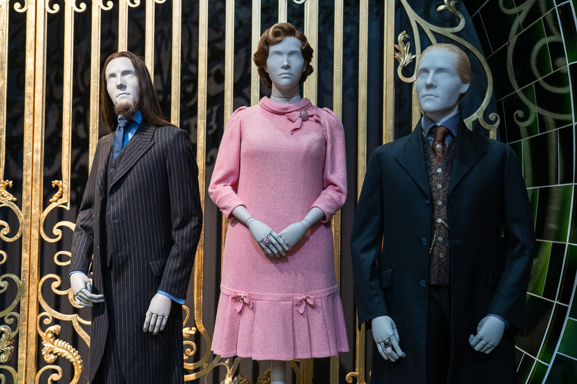 コーバン・ヤックスリー（右）、ドローレス・アンブリッジ（中央）、パイアス・シックネス（左）