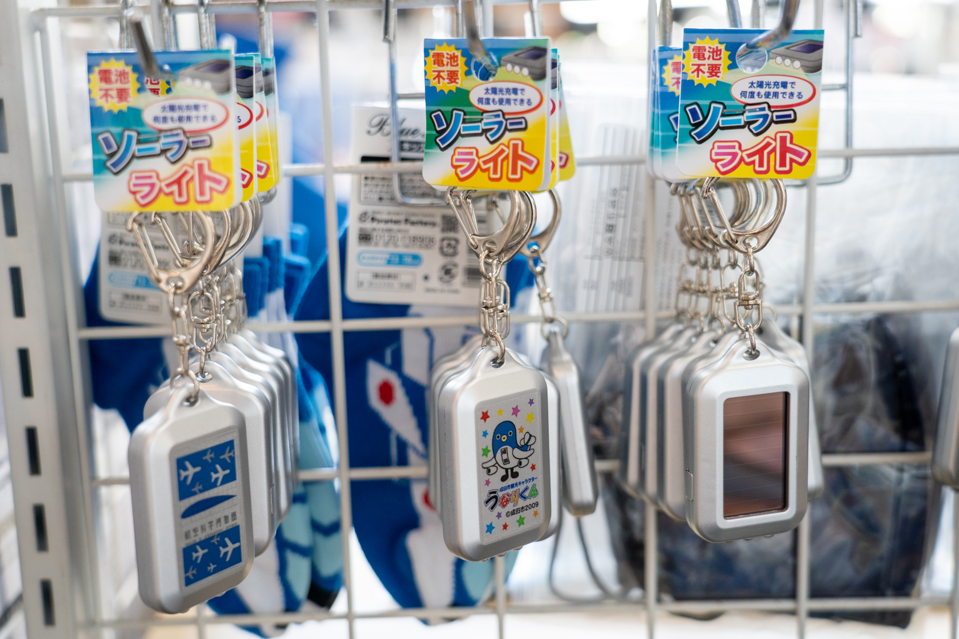 これからの季節に大活躍、ひこうきせんぷうきや太陽光充電で何度も使えるソーラーLEDライトが人気