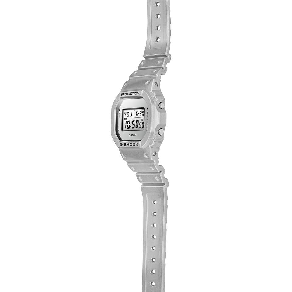 G-SHOCK、シルバー蒸着パーツやミラー液晶などレトロ